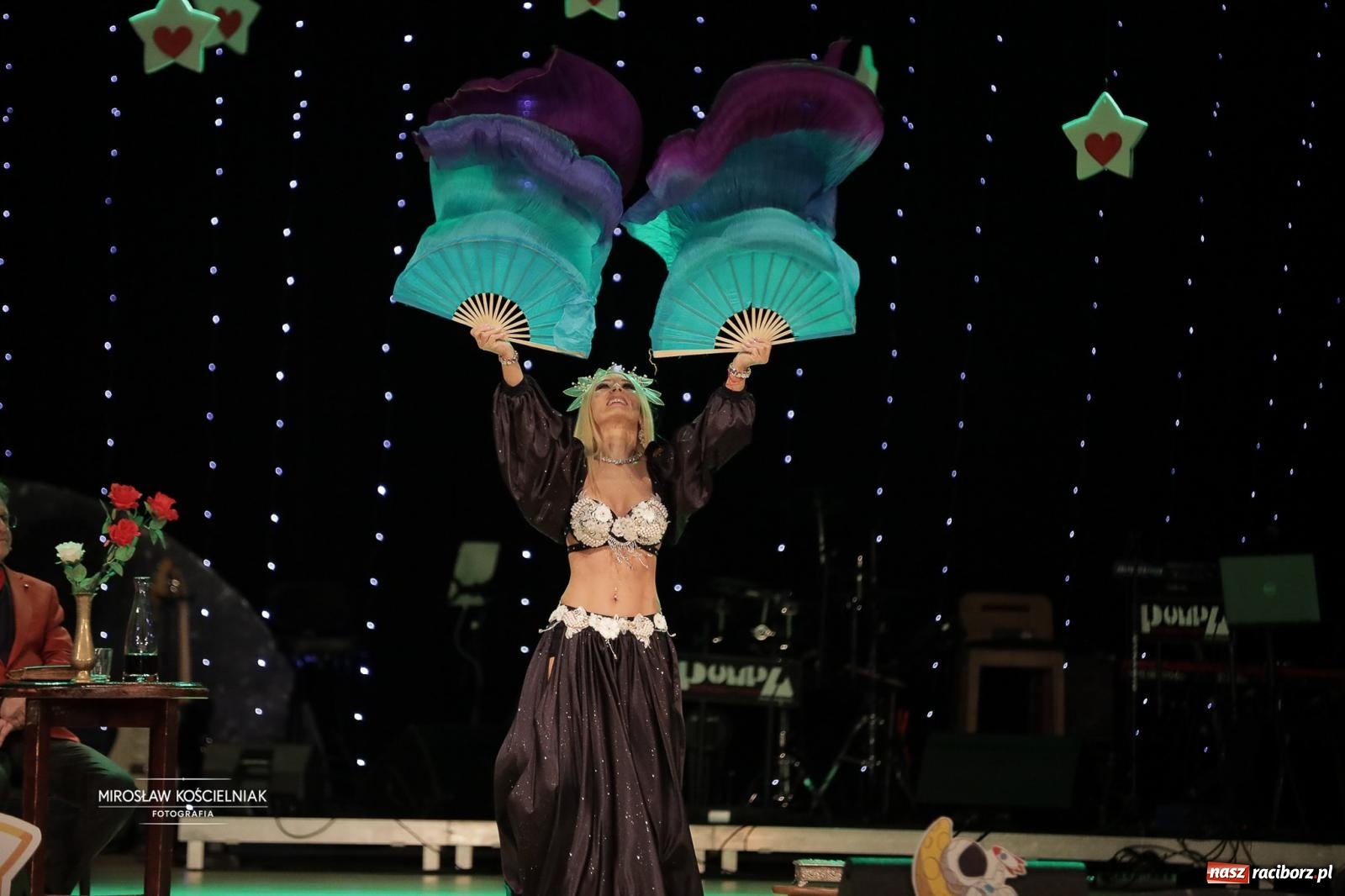 Zdjęcie w galerii na portalu naszraciborz.pl: Pełna widownia i wspólna energia. Gwiazdka Serc po raz 22. w Raciborskim Centrum Kultury [FOTO i WIDEO 2] wiadomości z regionu