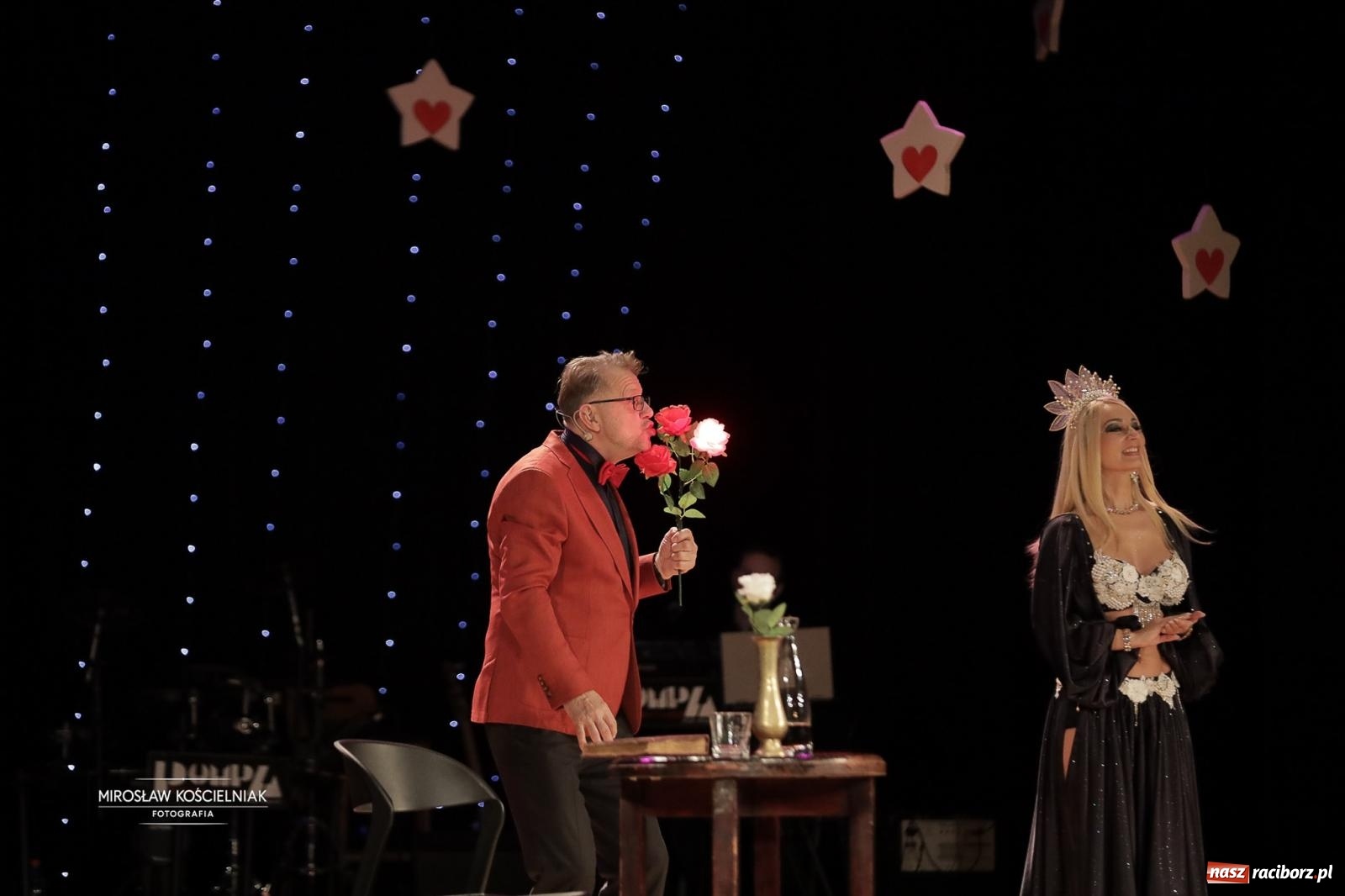 Zdjęcie w galerii na portalu naszraciborz.pl: Pełna widownia i wspólna energia. Gwiazdka Serc po raz 22. w Raciborskim Centrum Kultury [FOTO i WIDEO 2] wiadomości z regionu