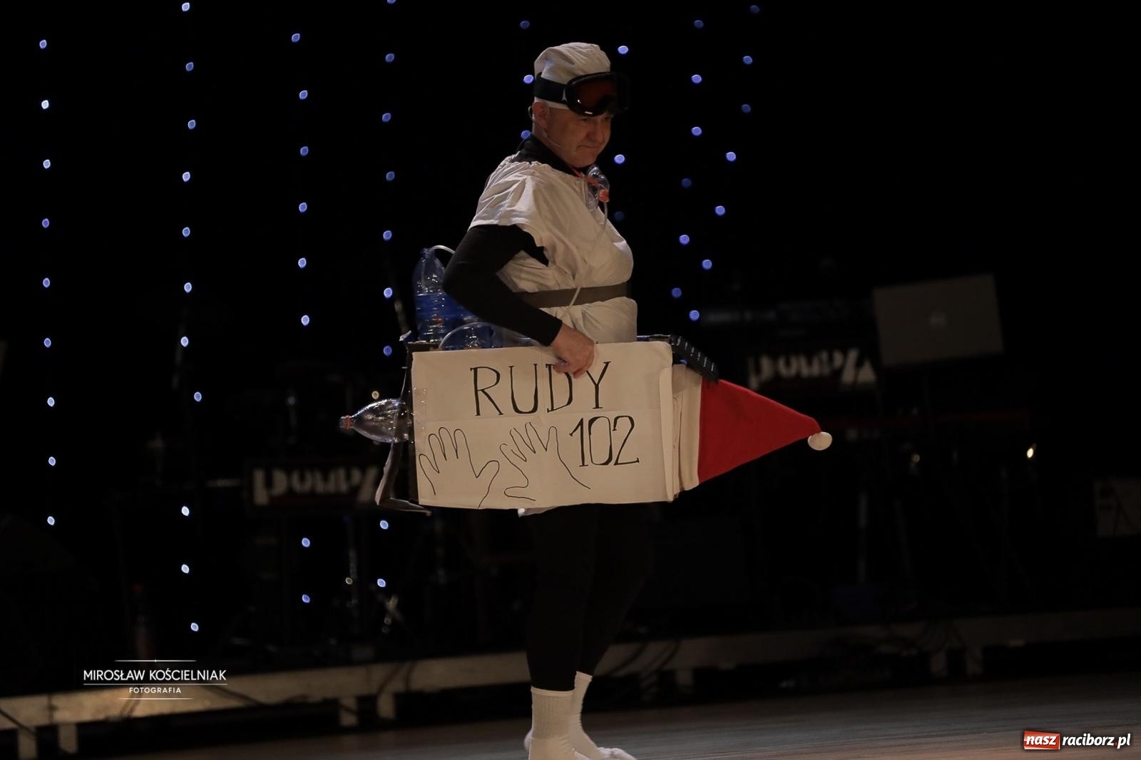 Zdjęcie w galerii na portalu naszraciborz.pl: Pełna widownia i wspólna energia. Gwiazdka Serc po raz 22. w Raciborskim Centrum Kultury [FOTO i WIDEO 2] wiadomości z regionu