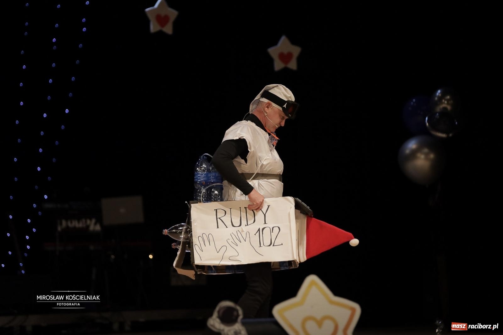 Zdjęcie w galerii na portalu naszraciborz.pl: Pełna widownia i wspólna energia. Gwiazdka Serc po raz 22. w Raciborskim Centrum Kultury [FOTO i WIDEO 2] wiadomości z regionu