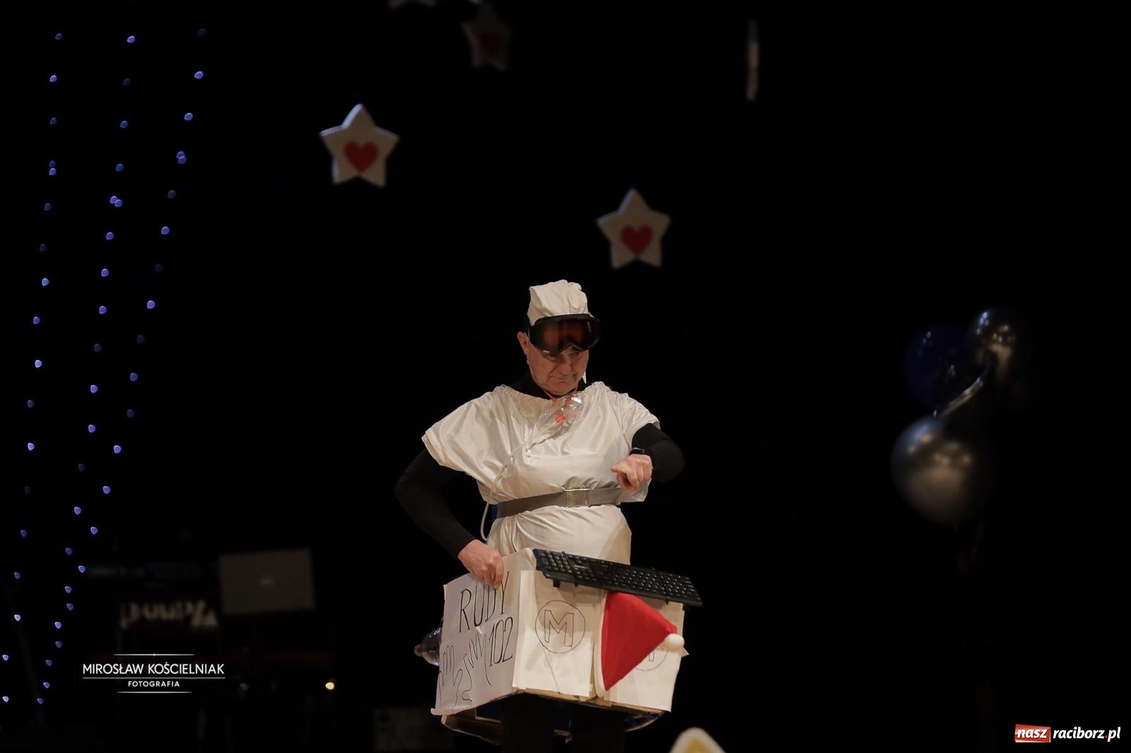 Zdjęcie w galerii na portalu naszraciborz.pl: Pełna widownia i wspólna energia. Gwiazdka Serc po raz 22. w Raciborskim Centrum Kultury [FOTO i WIDEO 2] wiadomości z regionu