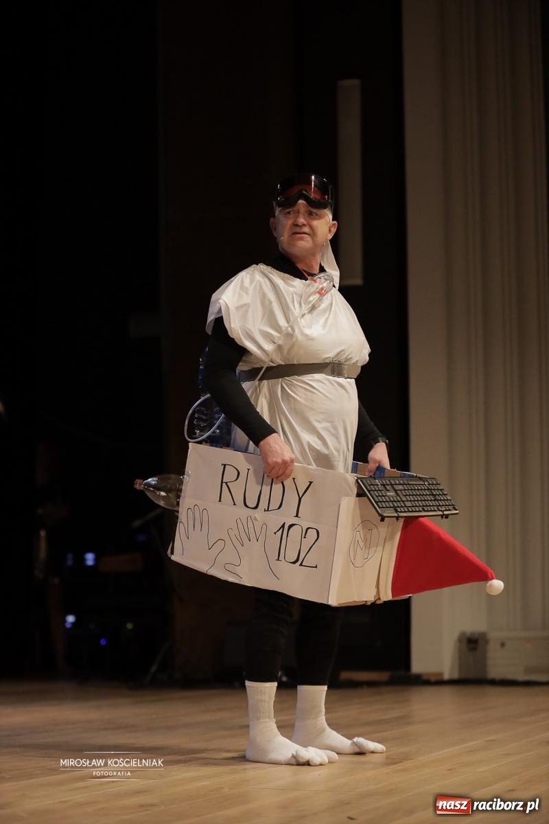 Zdjęcie w galerii na portalu naszraciborz.pl: Pełna widownia i wspólna energia. Gwiazdka Serc po raz 22. w Raciborskim Centrum Kultury [FOTO i WIDEO 2] wiadomości z regionu