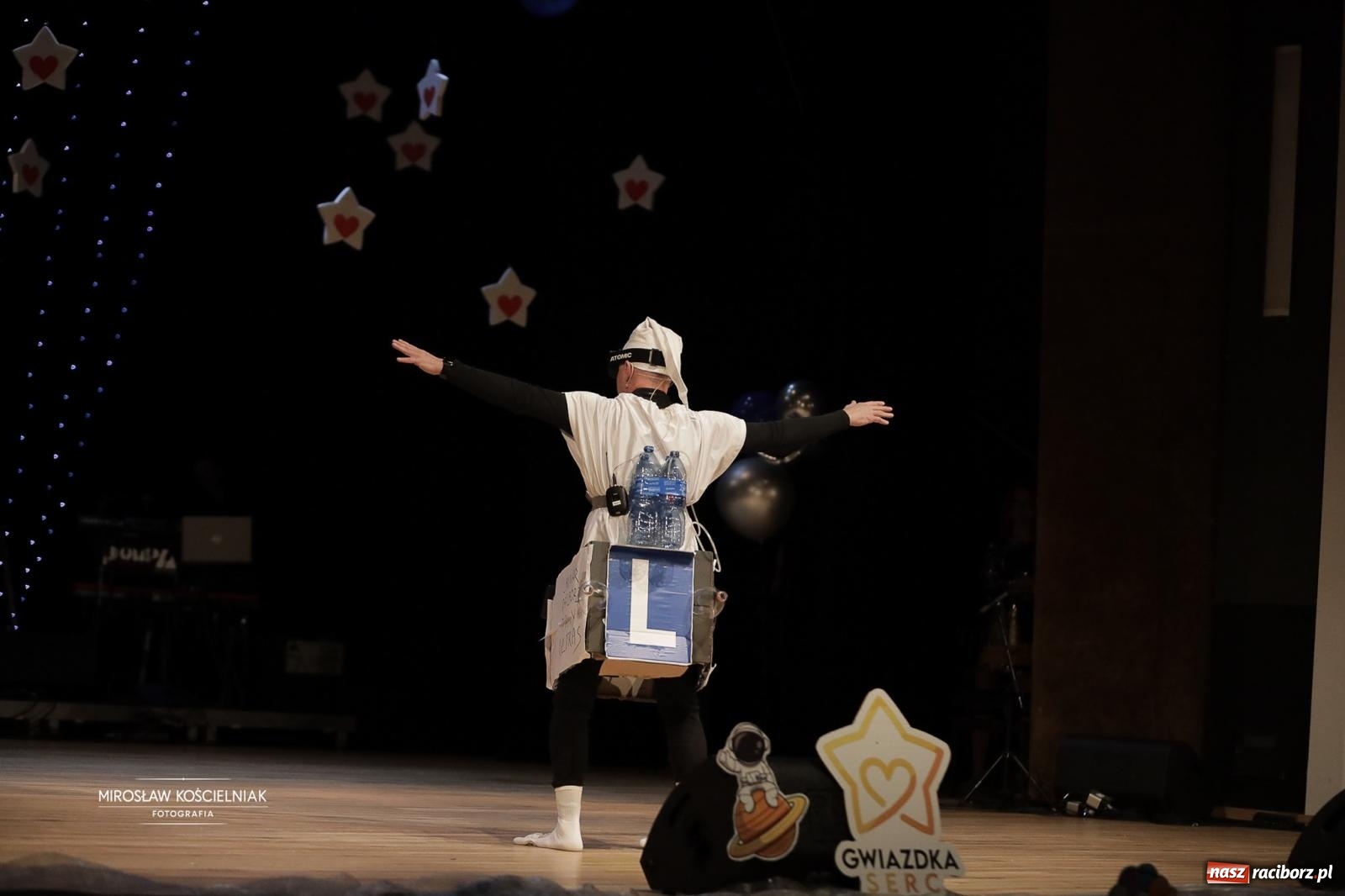 Zdjęcie w galerii na portalu naszraciborz.pl: Pełna widownia i wspólna energia. Gwiazdka Serc po raz 22. w Raciborskim Centrum Kultury [FOTO i WIDEO 2] wiadomości z regionu