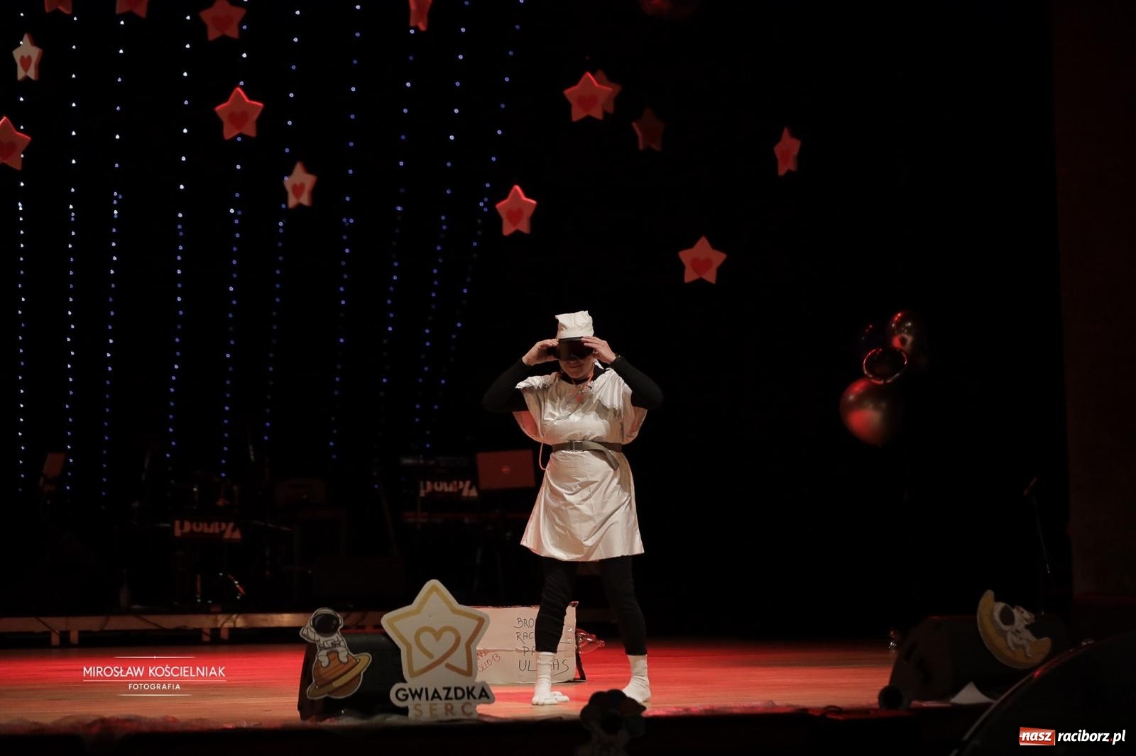 Zdjęcie w galerii na portalu naszraciborz.pl: Pełna widownia i wspólna energia. Gwiazdka Serc po raz 22. w Raciborskim Centrum Kultury [FOTO i WIDEO 2] wiadomości z regionu