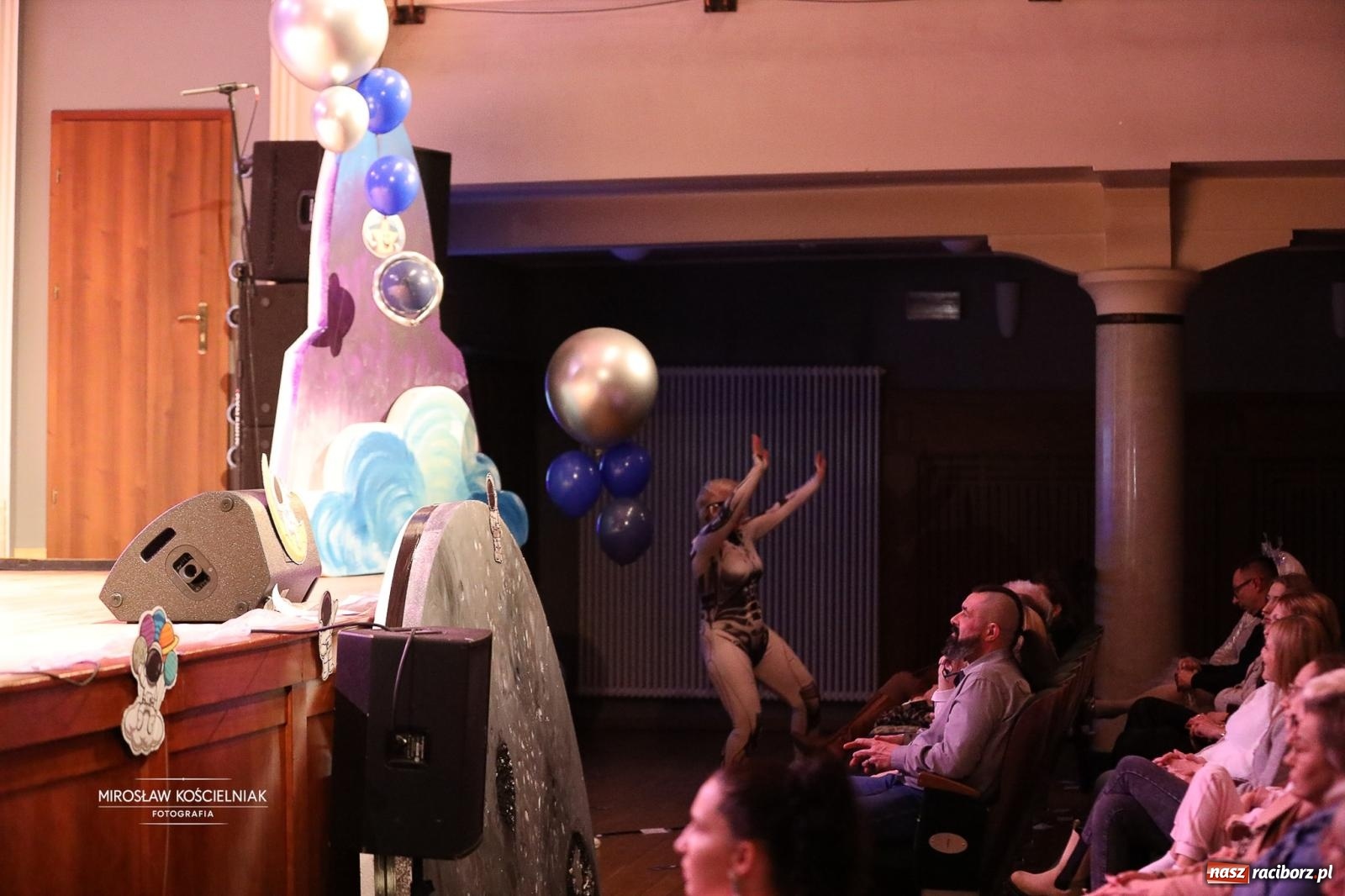 Zdjęcie w galerii na portalu naszraciborz.pl: Pełna widownia i wspólna energia. Gwiazdka Serc po raz 22. w Raciborskim Centrum Kultury [FOTO i WIDEO 2] wiadomości z regionu