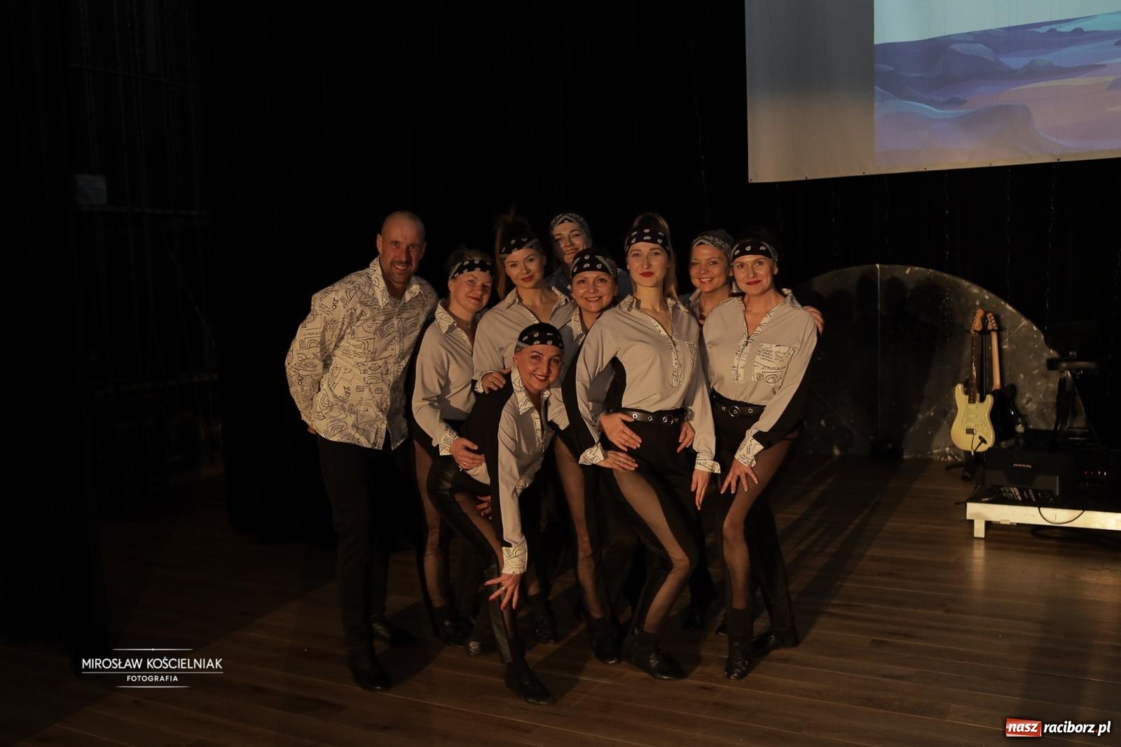 Zdjęcie w galerii na portalu naszraciborz.pl: Pełna widownia i wspólna energia. Gwiazdka Serc po raz 22. w Raciborskim Centrum Kultury [FOTO i WIDEO 2] wiadomości z regionu