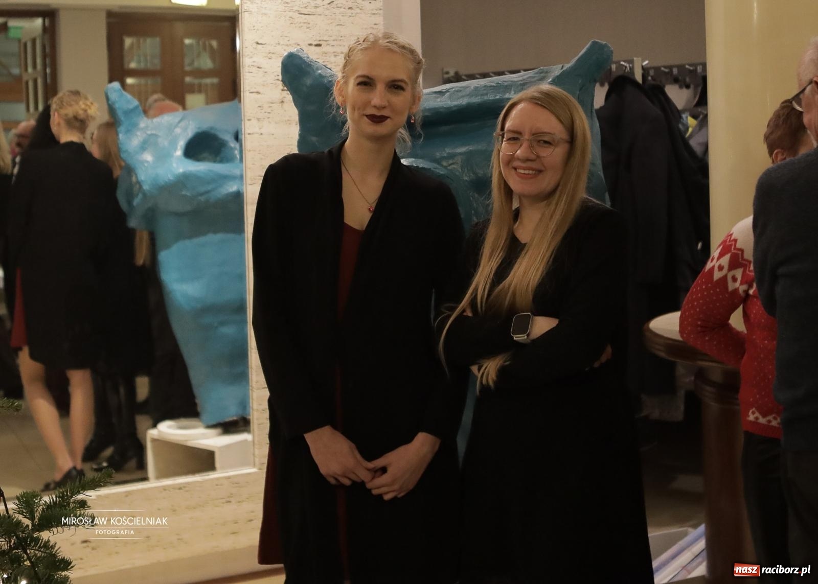 Zdjęcie w galerii na portalu naszraciborz.pl: Pełna widownia i wspólna energia. Gwiazdka Serc po raz 22. w Raciborskim Centrum Kultury [FOTO i WIDEO 2] wiadomości z regionu