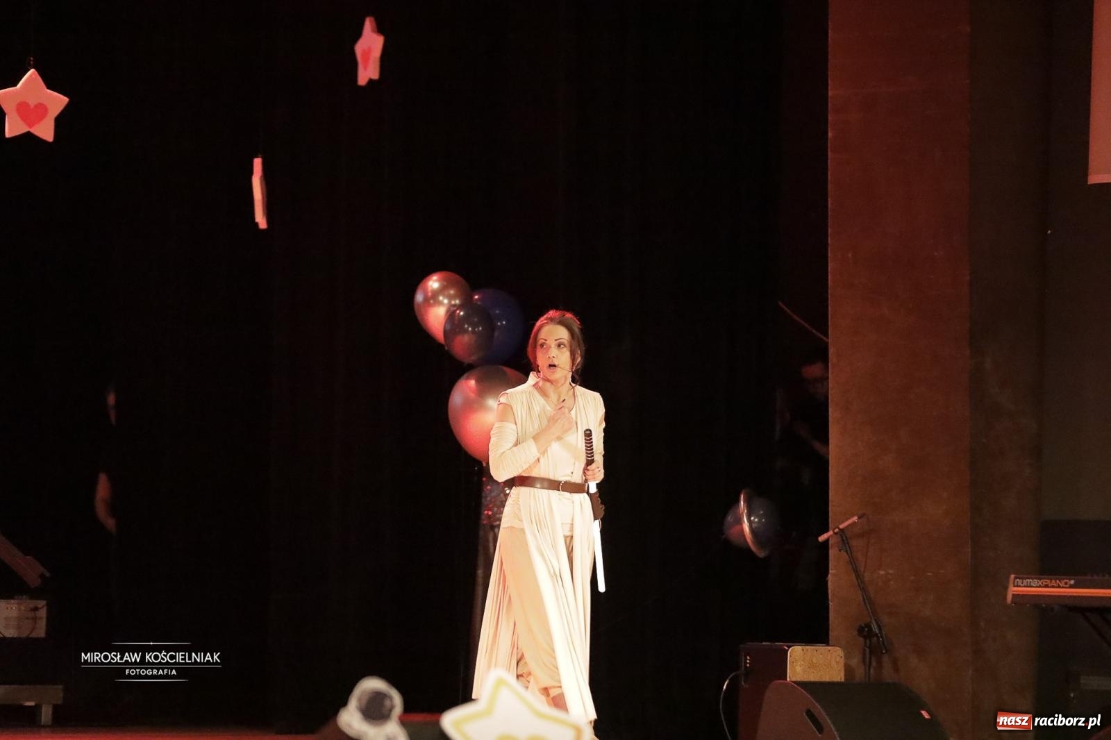 Zdjęcie w galerii na portalu naszraciborz.pl: Pełna widownia i wspólna energia. Gwiazdka Serc po raz 22. w Raciborskim Centrum Kultury [FOTO i WIDEO 2] wiadomości z regionu