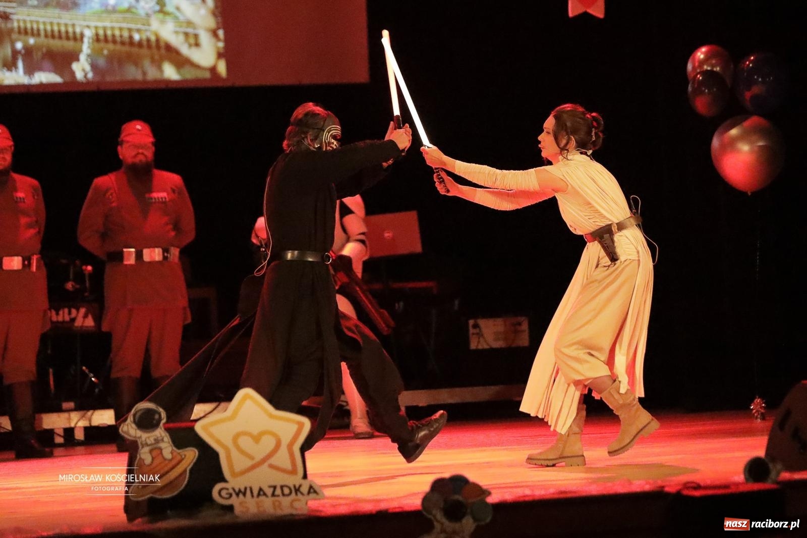 Zdjęcie w galerii na portalu naszraciborz.pl: Pełna widownia i wspólna energia. Gwiazdka Serc po raz 22. w Raciborskim Centrum Kultury [FOTO i WIDEO 2] wiadomości z regionu