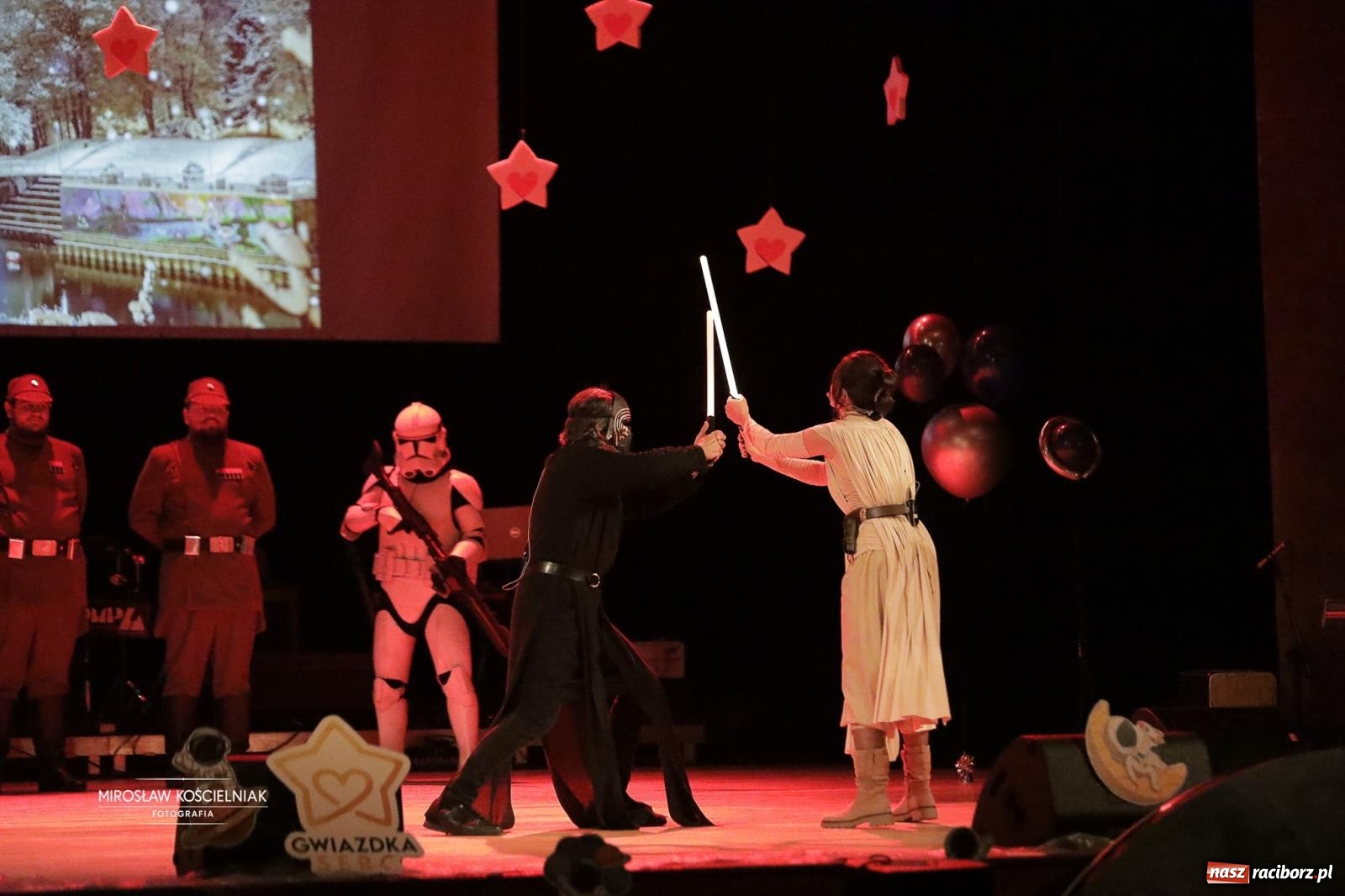 Zdjęcie w galerii na portalu naszraciborz.pl: Pełna widownia i wspólna energia. Gwiazdka Serc po raz 22. w Raciborskim Centrum Kultury [FOTO i WIDEO 2] wiadomości z regionu