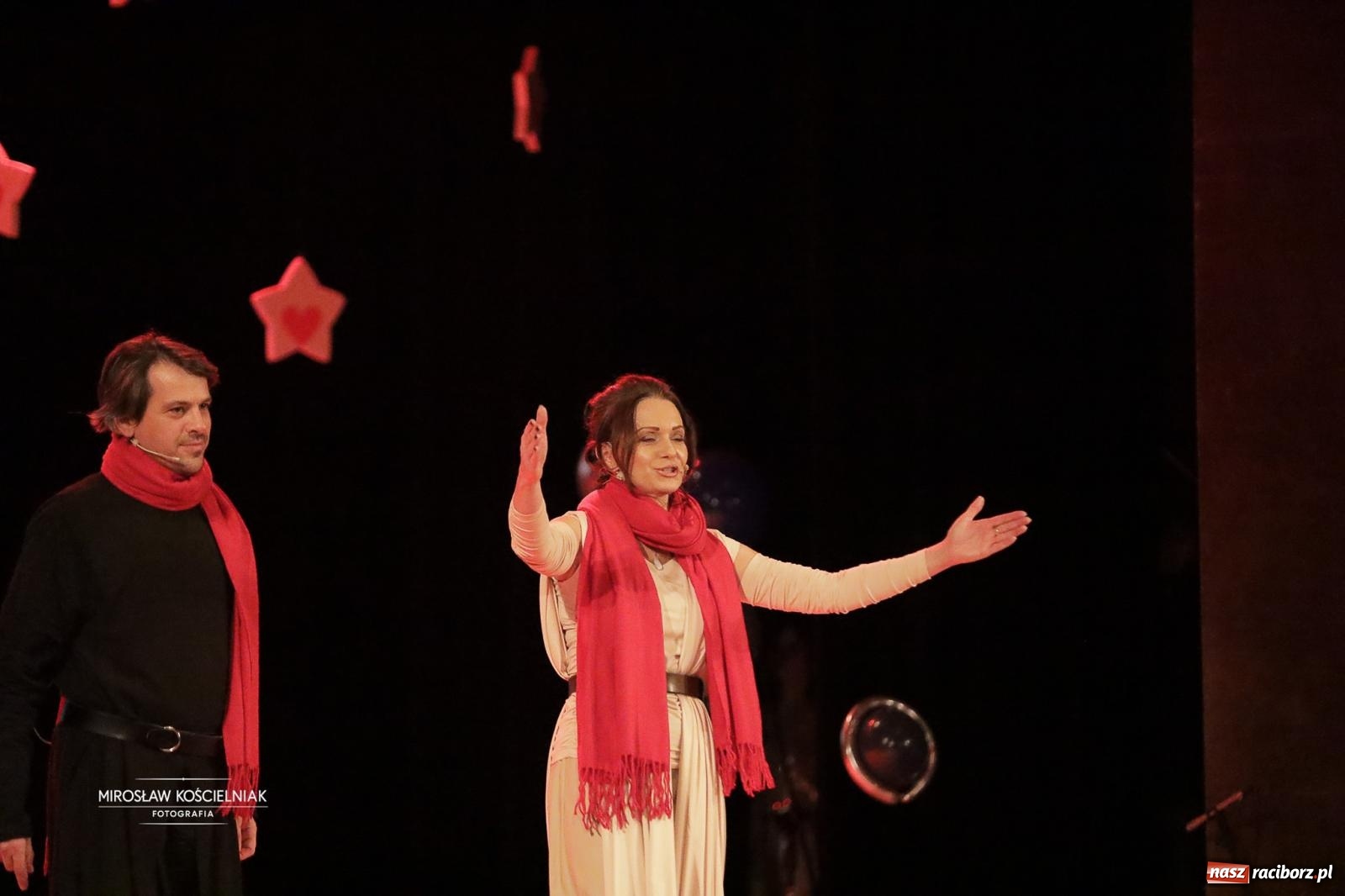 Zdjęcie w galerii na portalu naszraciborz.pl: Pełna widownia i wspólna energia. Gwiazdka Serc po raz 22. w Raciborskim Centrum Kultury [FOTO i WIDEO 2] wiadomości z regionu