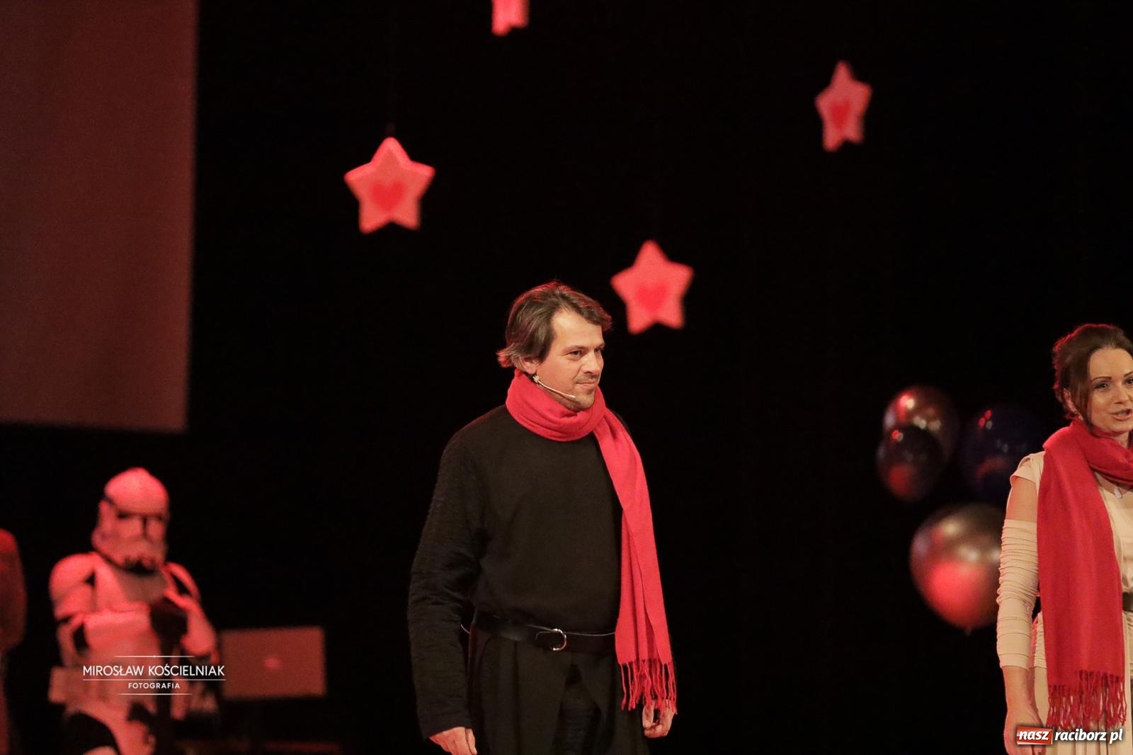 Zdjęcie w galerii na portalu naszraciborz.pl: Pełna widownia i wspólna energia. Gwiazdka Serc po raz 22. w Raciborskim Centrum Kultury [FOTO i WIDEO 2] wiadomości z regionu