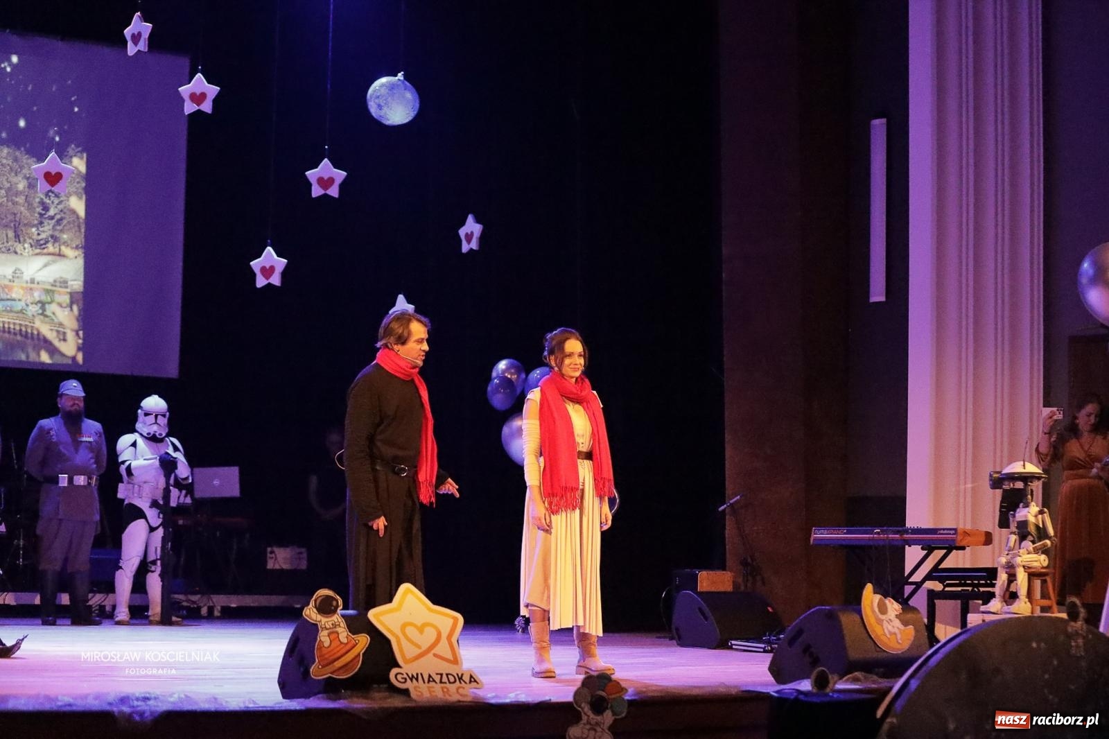 Zdjęcie w galerii na portalu naszraciborz.pl: Pełna widownia i wspólna energia. Gwiazdka Serc po raz 22. w Raciborskim Centrum Kultury [FOTO i WIDEO 2] wiadomości z regionu