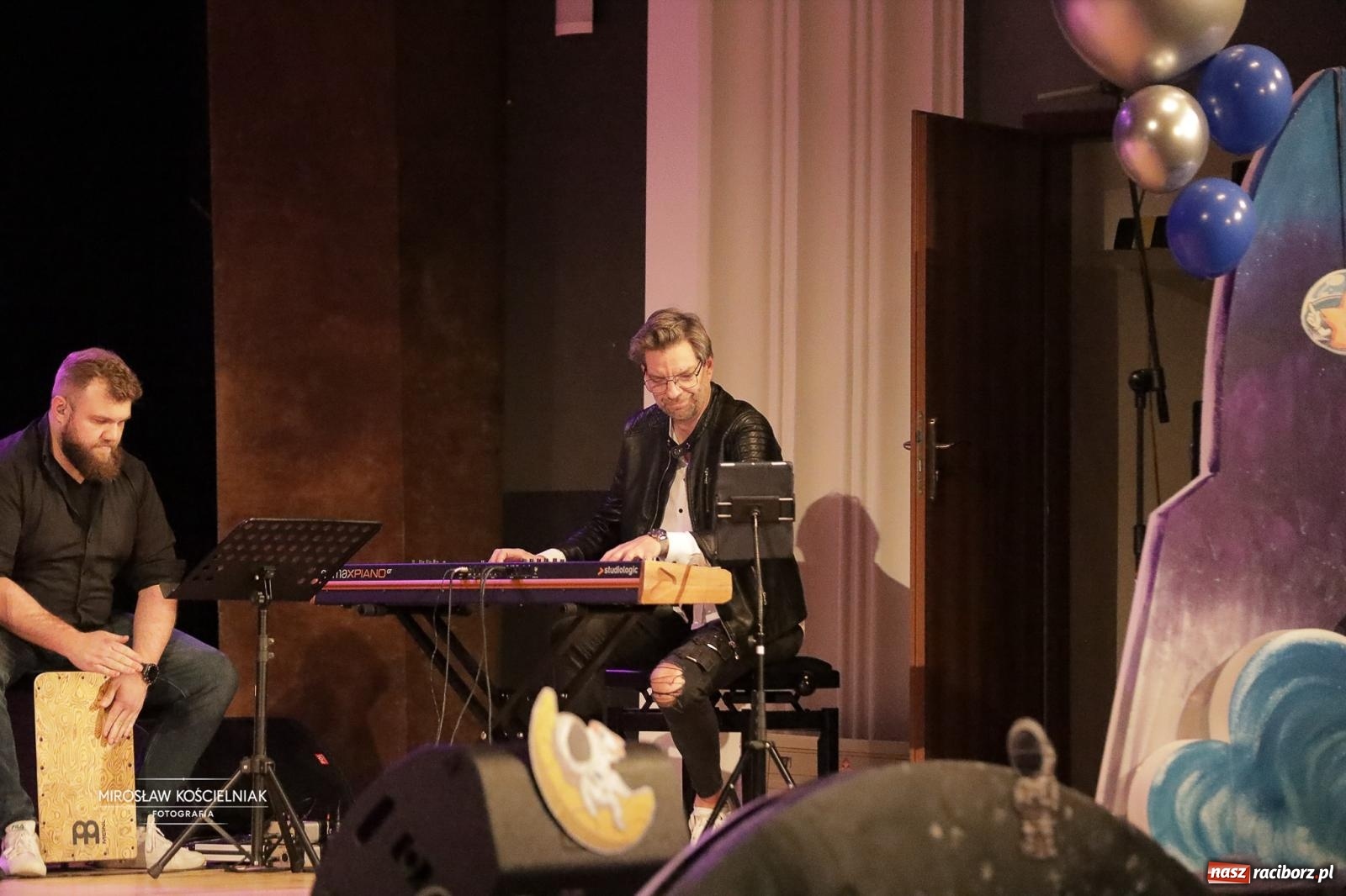 Zdjęcie w galerii na portalu naszraciborz.pl: Pełna widownia i wspólna energia. Gwiazdka Serc po raz 22. w Raciborskim Centrum Kultury [FOTO i WIDEO 2] wiadomości z regionu