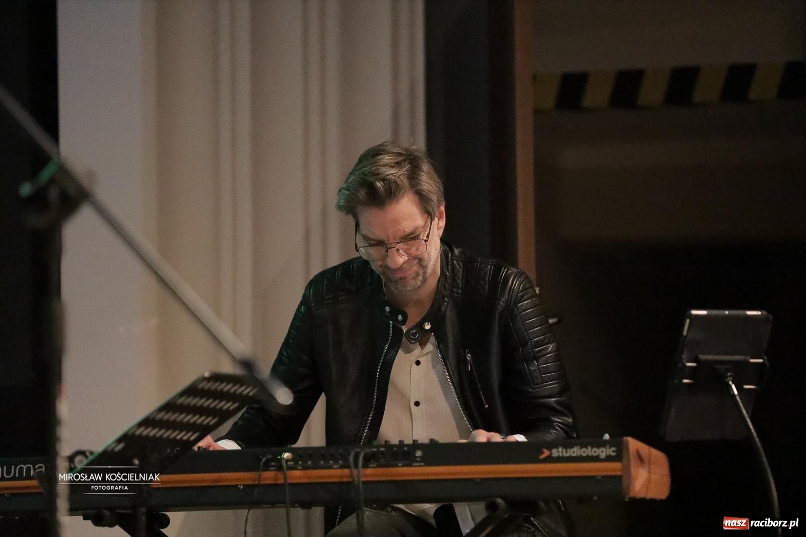 Zdjęcie w galerii na portalu naszraciborz.pl: Pełna widownia i wspólna energia. Gwiazdka Serc po raz 22. w Raciborskim Centrum Kultury [FOTO i WIDEO 2] wiadomości z regionu