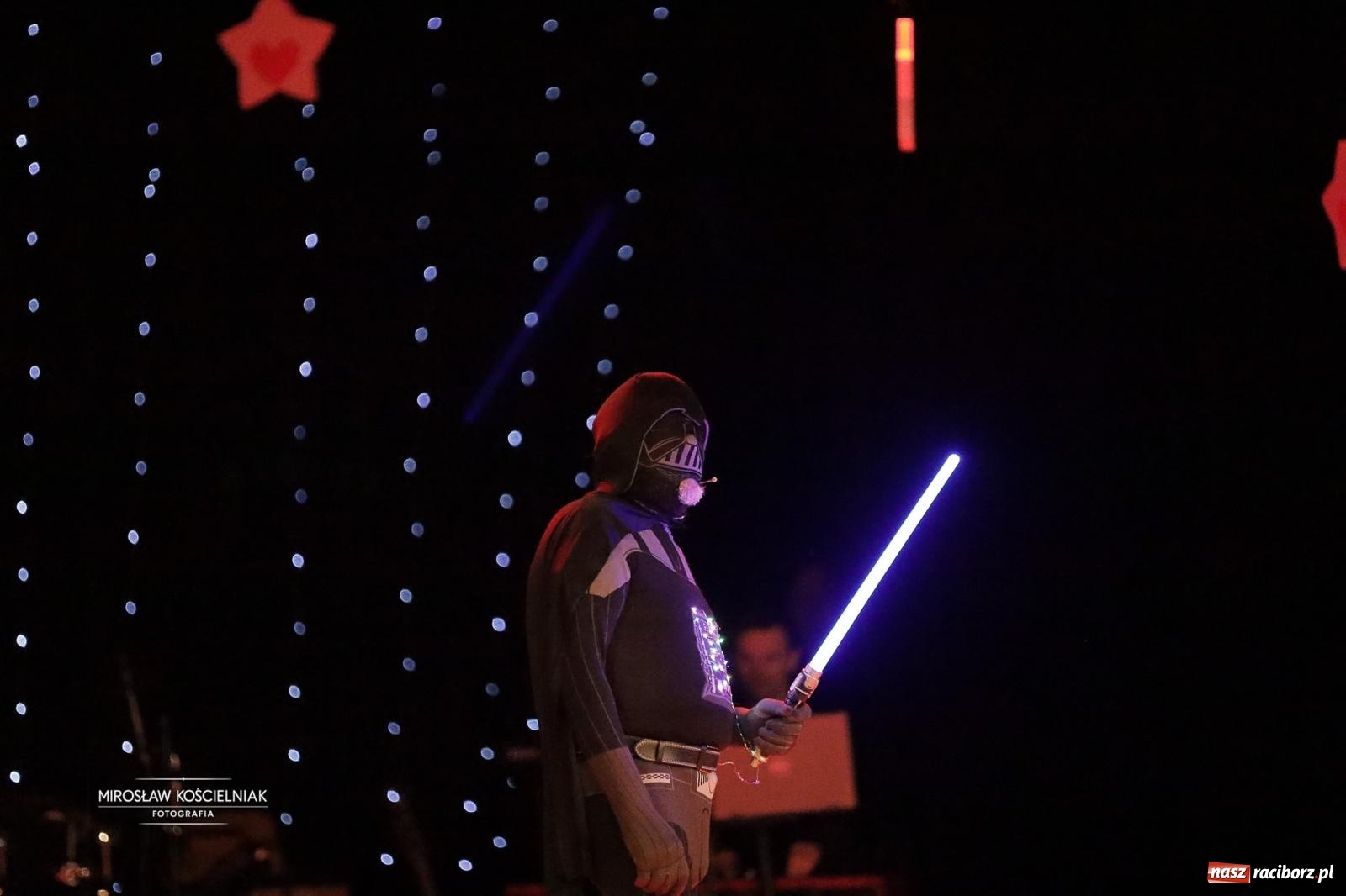 Zdjęcie w galerii na portalu naszraciborz.pl: Pełna widownia i wspólna energia. Gwiazdka Serc po raz 22. w Raciborskim Centrum Kultury [FOTO i WIDEO 2] wiadomości z regionu