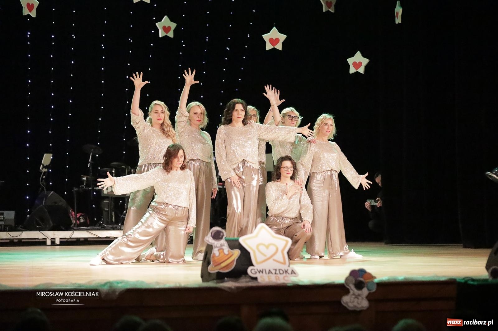 Zdjęcie w galerii na portalu naszraciborz.pl: Pełna widownia i wspólna energia. Gwiazdka Serc po raz 22. w Raciborskim Centrum Kultury [FOTO i WIDEO 2] wiadomości z regionu