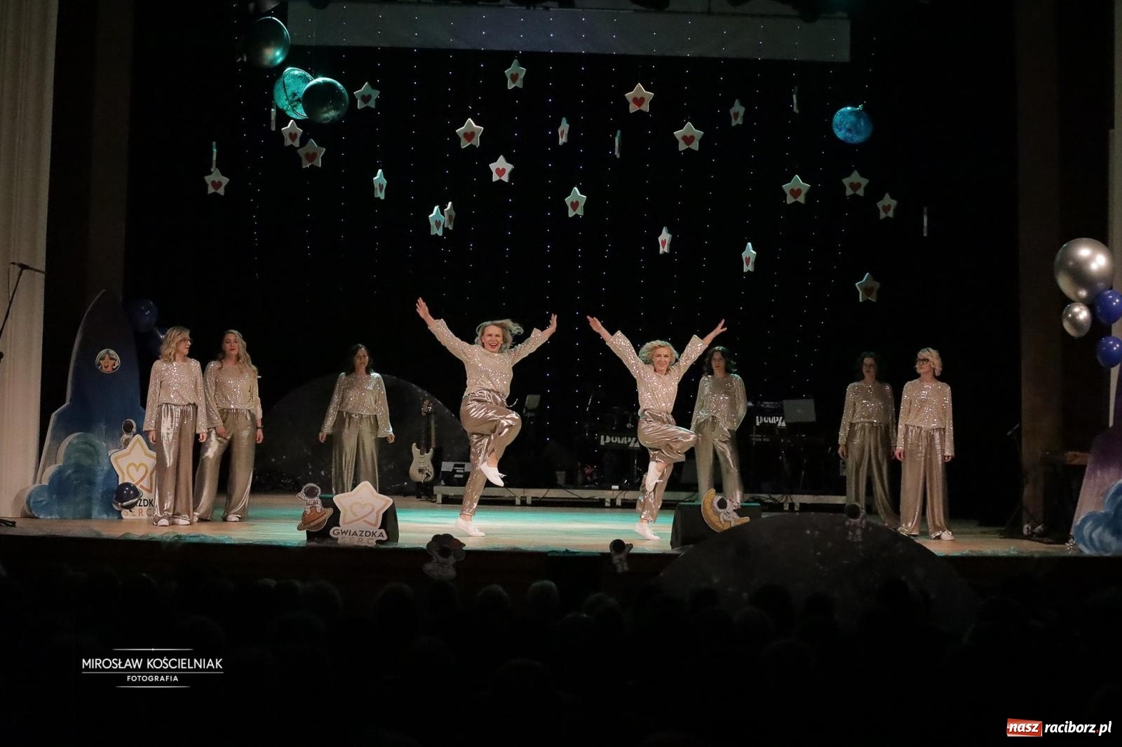 Zdjęcie w galerii na portalu naszraciborz.pl: Pełna widownia i wspólna energia. Gwiazdka Serc po raz 22. w Raciborskim Centrum Kultury [FOTO i WIDEO 2] wiadomości z regionu