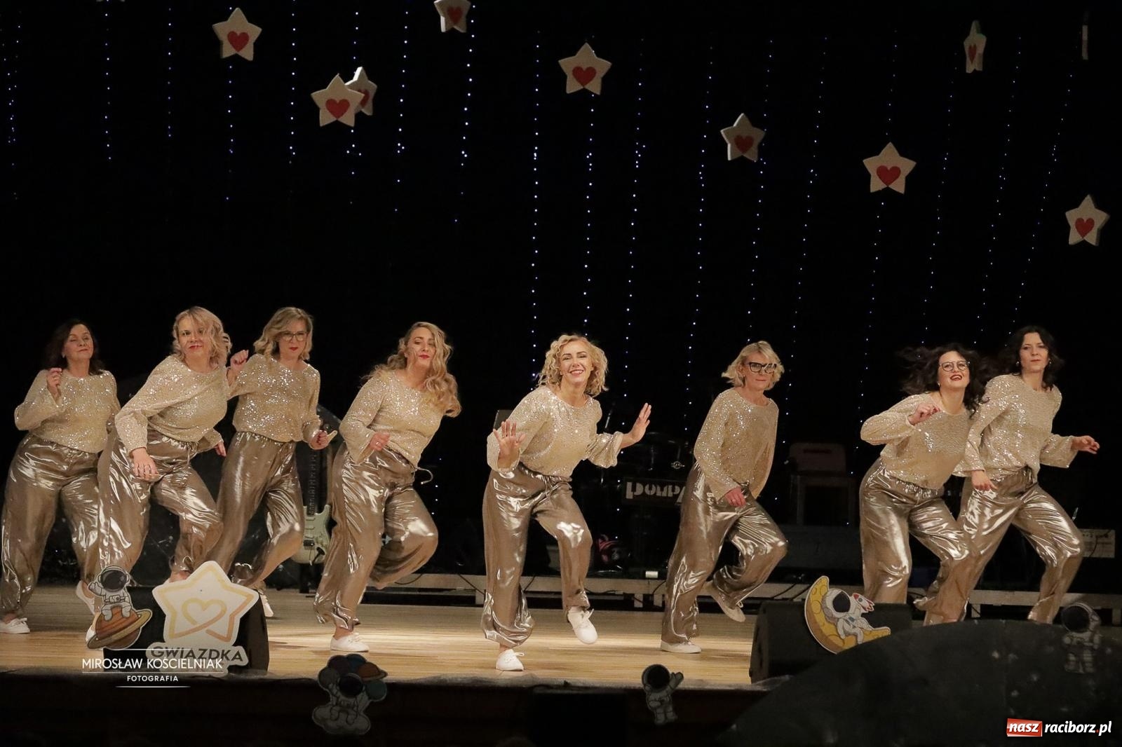 Zdjęcie w galerii na portalu naszraciborz.pl: Pełna widownia i wspólna energia. Gwiazdka Serc po raz 22. w Raciborskim Centrum Kultury [FOTO i WIDEO 2] wiadomości z regionu