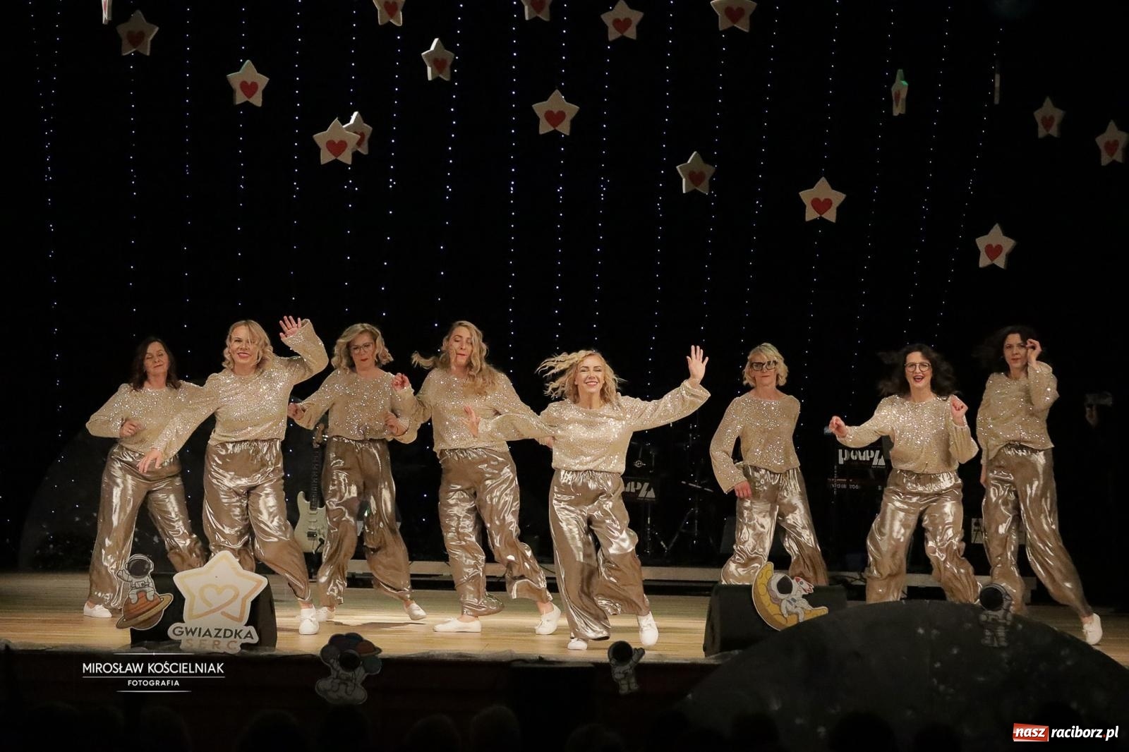 Zdjęcie w galerii na portalu naszraciborz.pl: Pełna widownia i wspólna energia. Gwiazdka Serc po raz 22. w Raciborskim Centrum Kultury [FOTO i WIDEO 2] wiadomości z regionu
