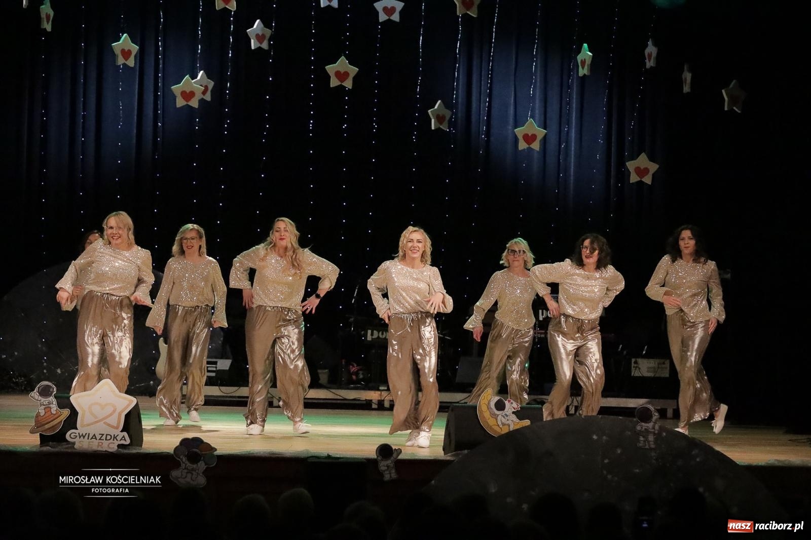 Zdjęcie w galerii na portalu naszraciborz.pl: Pełna widownia i wspólna energia. Gwiazdka Serc po raz 22. w Raciborskim Centrum Kultury [FOTO i WIDEO 2] wiadomości z regionu