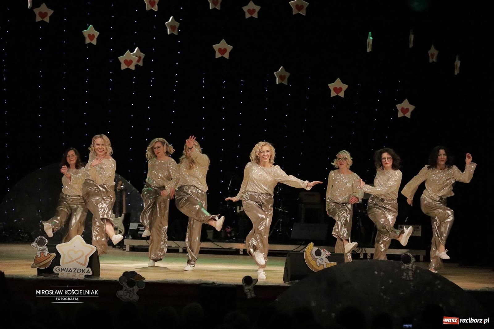 Zdjęcie w galerii na portalu naszraciborz.pl: Pełna widownia i wspólna energia. Gwiazdka Serc po raz 22. w Raciborskim Centrum Kultury [FOTO i WIDEO 2] wiadomości z regionu