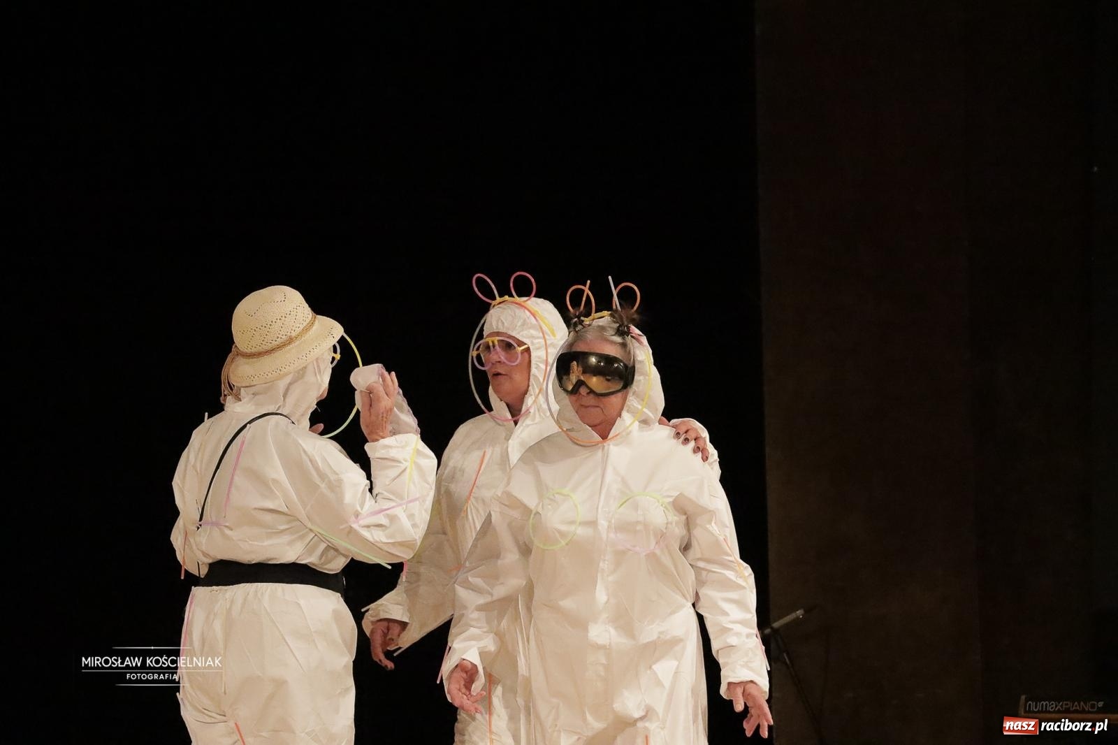 Zdjęcie w galerii na portalu naszraciborz.pl: Pełna widownia i wspólna energia. Gwiazdka Serc po raz 22. w Raciborskim Centrum Kultury [FOTO i WIDEO 2] wiadomości z regionu