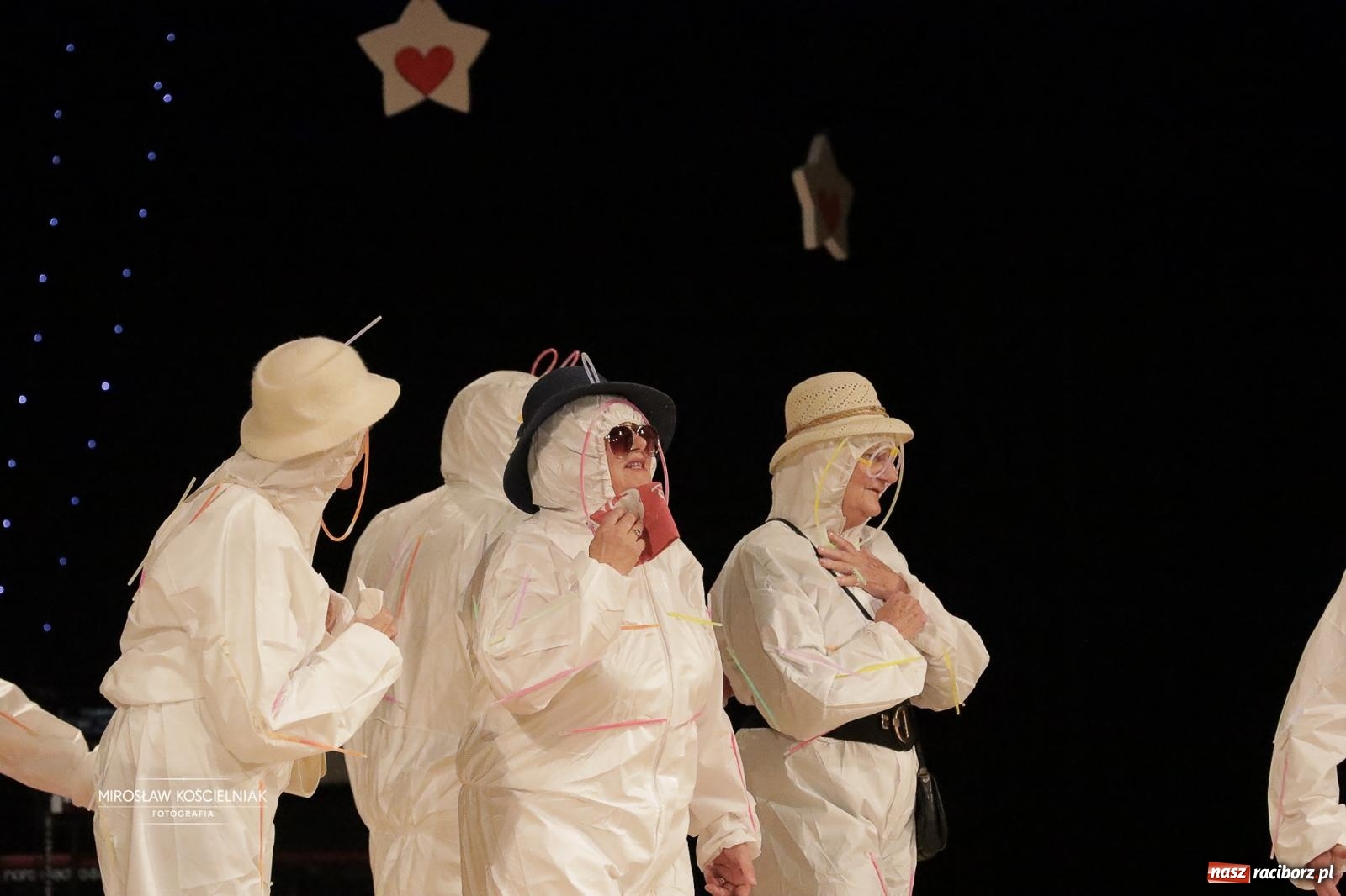 Zdjęcie w galerii na portalu naszraciborz.pl: Pełna widownia i wspólna energia. Gwiazdka Serc po raz 22. w Raciborskim Centrum Kultury [FOTO i WIDEO 2] wiadomości z regionu