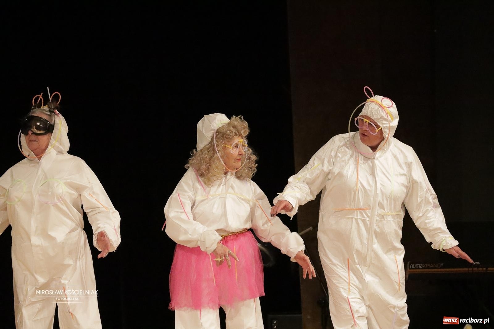 Zdjęcie w galerii na portalu naszraciborz.pl: Pełna widownia i wspólna energia. Gwiazdka Serc po raz 22. w Raciborskim Centrum Kultury [FOTO i WIDEO 2] wiadomości z regionu