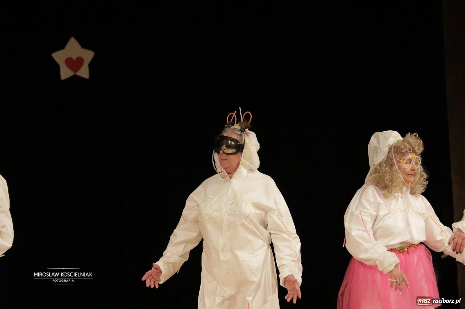 Zdjęcie w galerii na portalu naszraciborz.pl: Pełna widownia i wspólna energia. Gwiazdka Serc po raz 22. w Raciborskim Centrum Kultury [FOTO i WIDEO 2] wiadomości z regionu