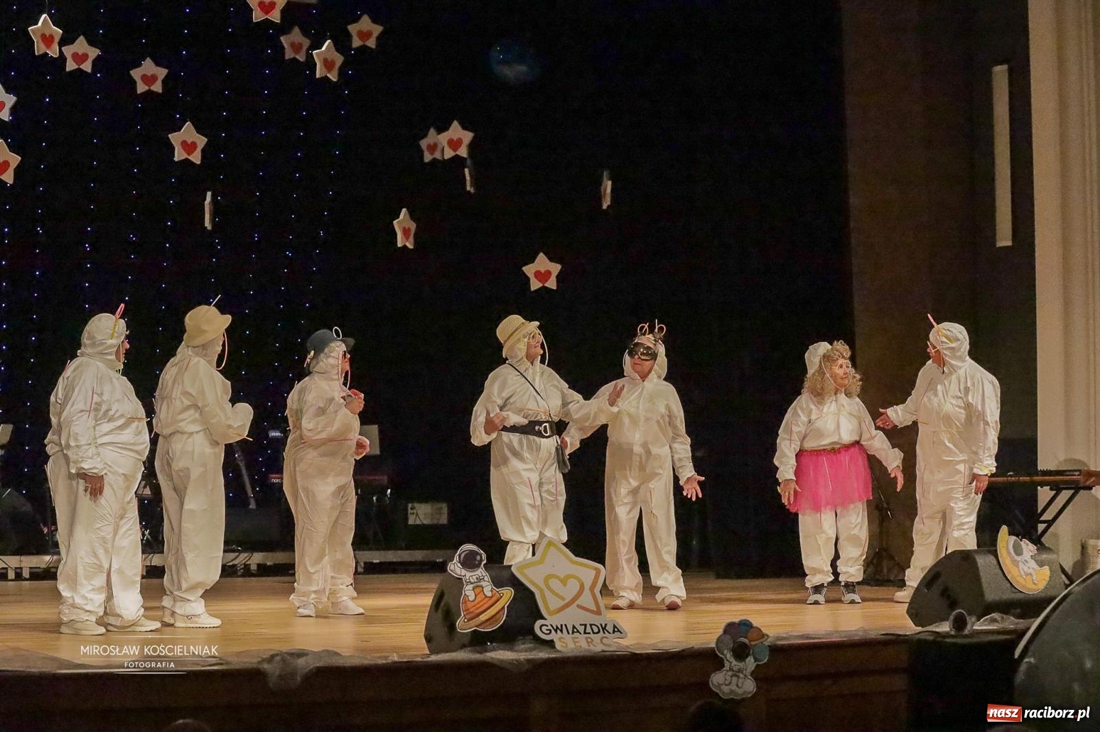 Zdjęcie w galerii na portalu naszraciborz.pl: Pełna widownia i wspólna energia. Gwiazdka Serc po raz 22. w Raciborskim Centrum Kultury [FOTO i WIDEO 2] wiadomości z regionu