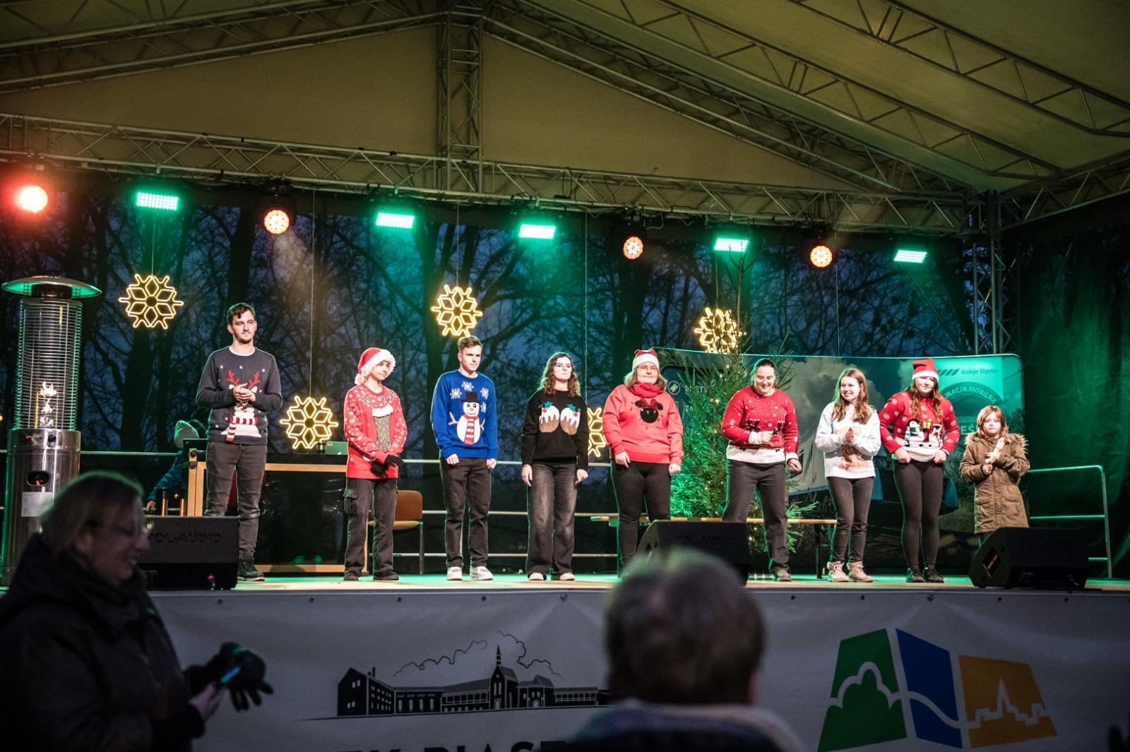 Zdjęcie w galerii na portalu naszraciborz.pl: Bajkowy zamek w świątecznej odsłonie. Sobota pełna magii, w niedzielę kolejne atrakcje [FOTO] wiadomości z regionu
