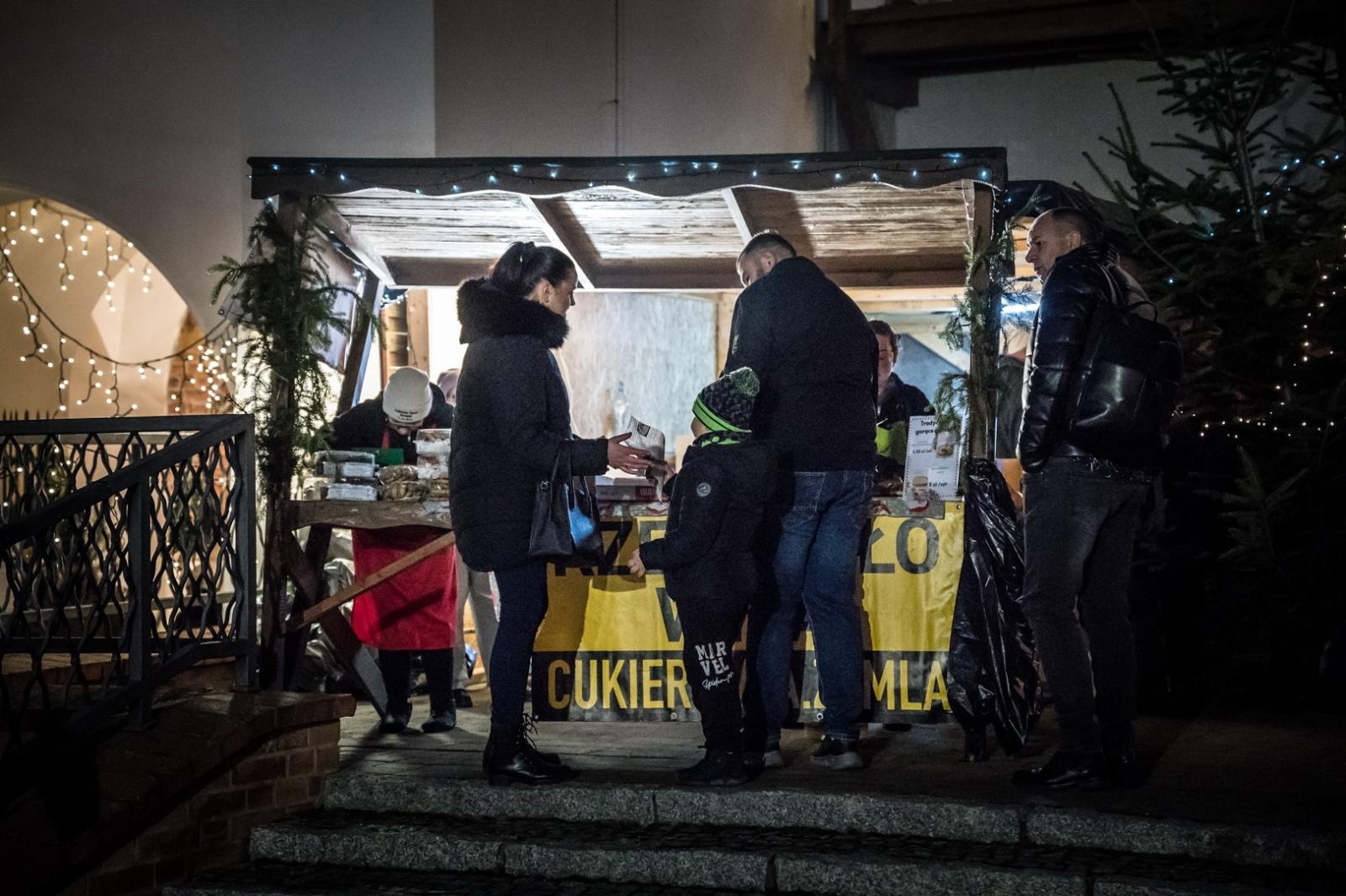 Zdjęcie w galerii na portalu naszraciborz.pl: Bajkowy zamek w świątecznej odsłonie. Sobota pełna magii, w niedzielę kolejne atrakcje [FOTO] wiadomości z regionu