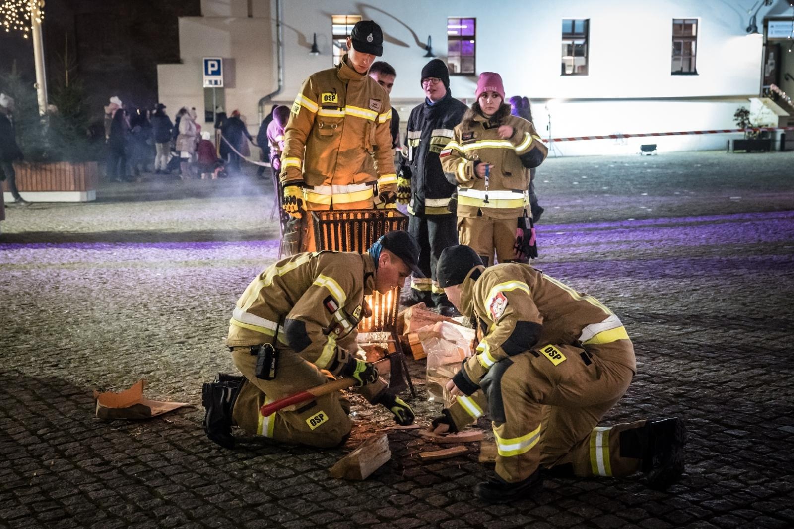 Zdjęcie w galerii na portalu naszraciborz.pl: Bajkowy zamek w świątecznej odsłonie. Sobota pełna magii, w niedzielę kolejne atrakcje [FOTO] wiadomości z regionu