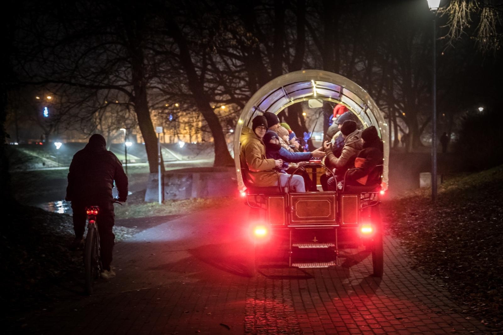 Zdjęcie w galerii na portalu naszraciborz.pl: Bajkowy zamek w świątecznej odsłonie. Sobota pełna magii, w niedzielę kolejne atrakcje [FOTO] wiadomości z regionu
