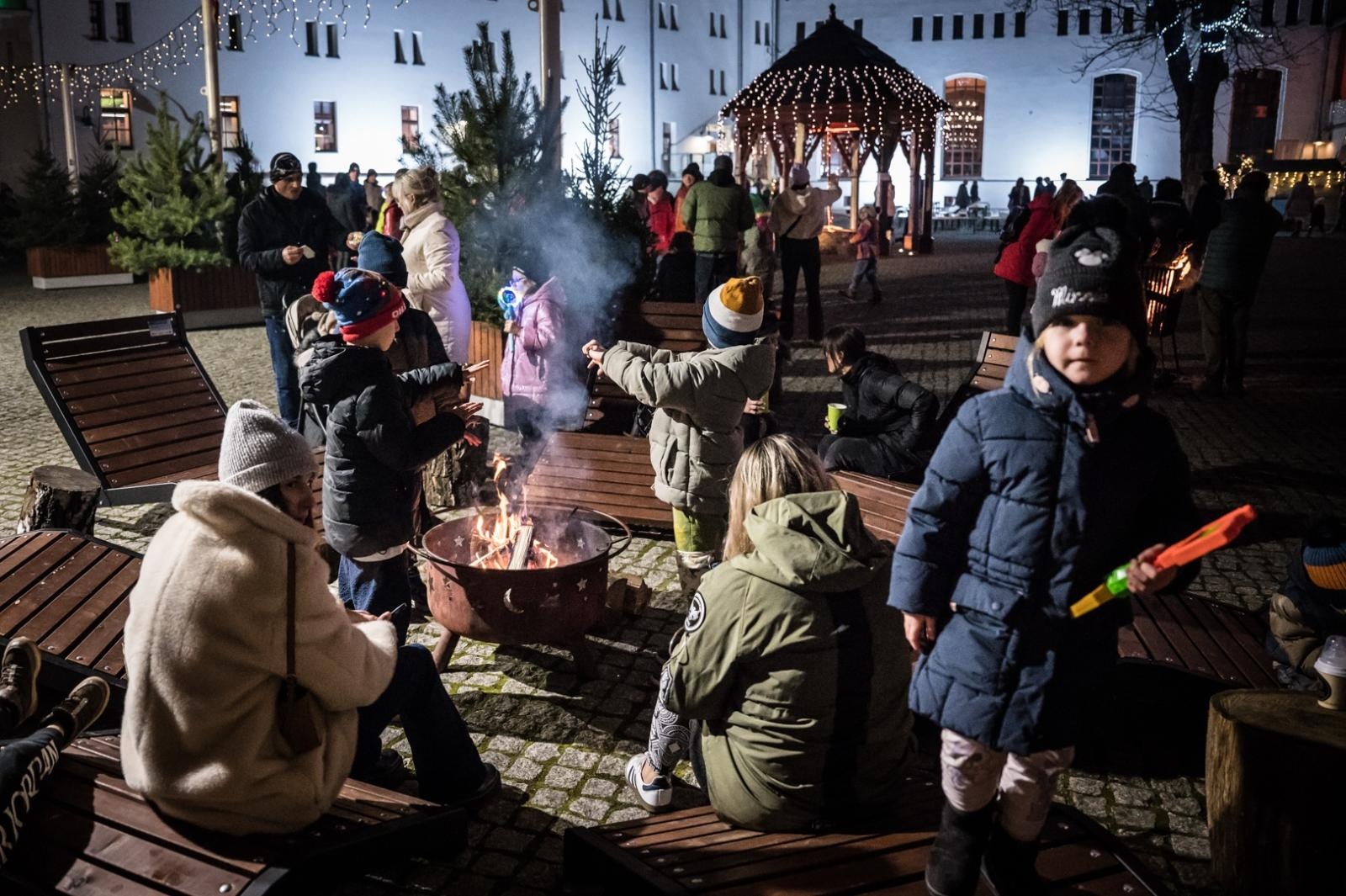 Zdjęcie w galerii na portalu naszraciborz.pl: Bajkowy zamek w świątecznej odsłonie. Sobota pełna magii, w niedzielę kolejne atrakcje [FOTO] wiadomości z regionu