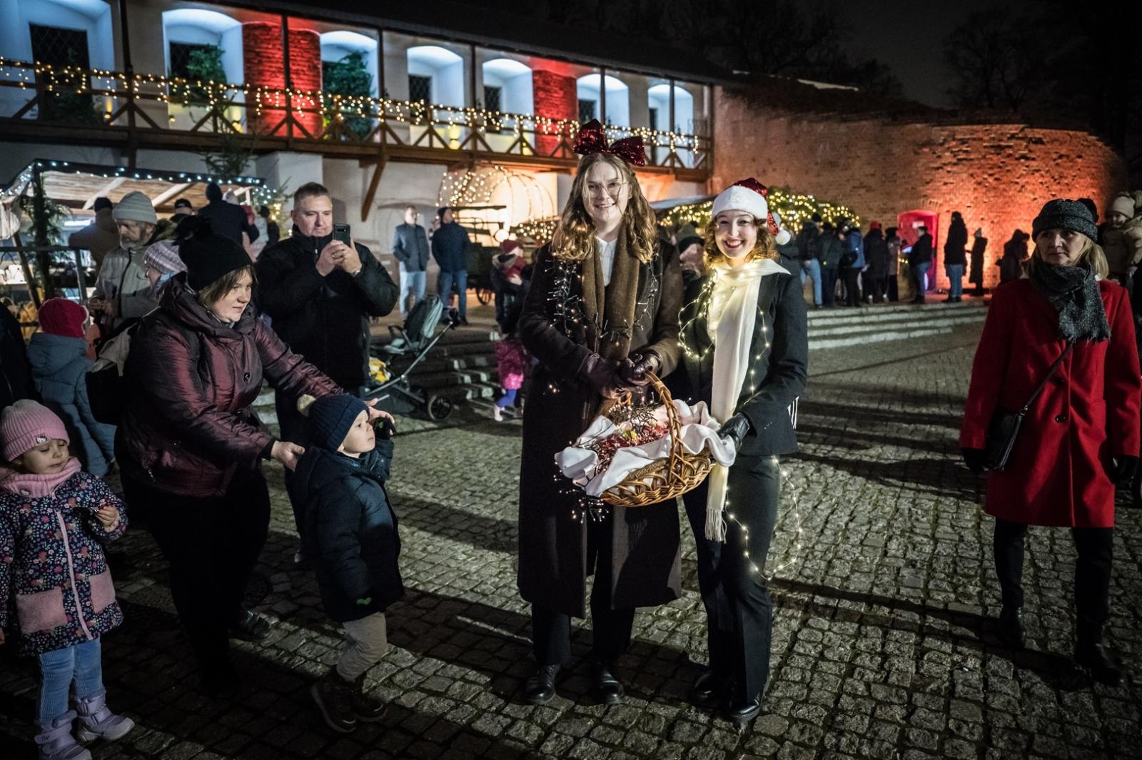 Zdjęcie w galerii na portalu naszraciborz.pl: Bajkowy zamek w świątecznej odsłonie. Sobota pełna magii, w niedzielę kolejne atrakcje [FOTO] wiadomości z regionu