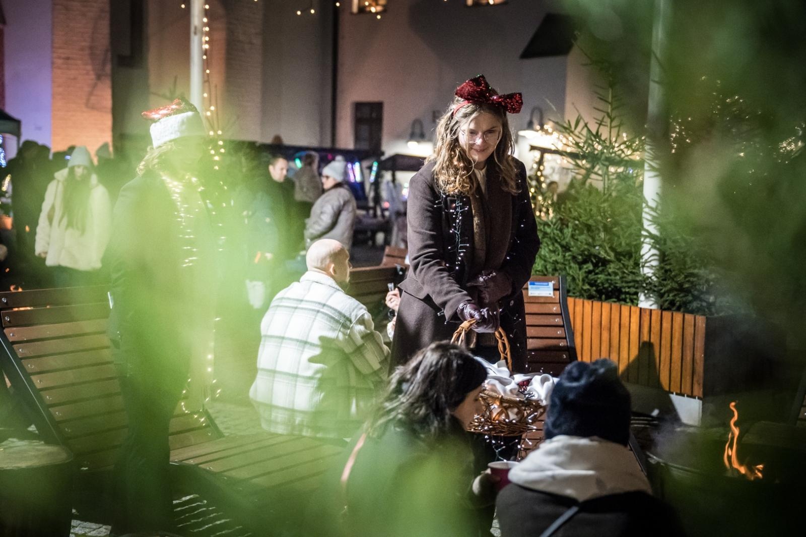 Zdjęcie w galerii na portalu naszraciborz.pl: Bajkowy zamek w świątecznej odsłonie. Sobota pełna magii, w niedzielę kolejne atrakcje [FOTO] wiadomości z regionu