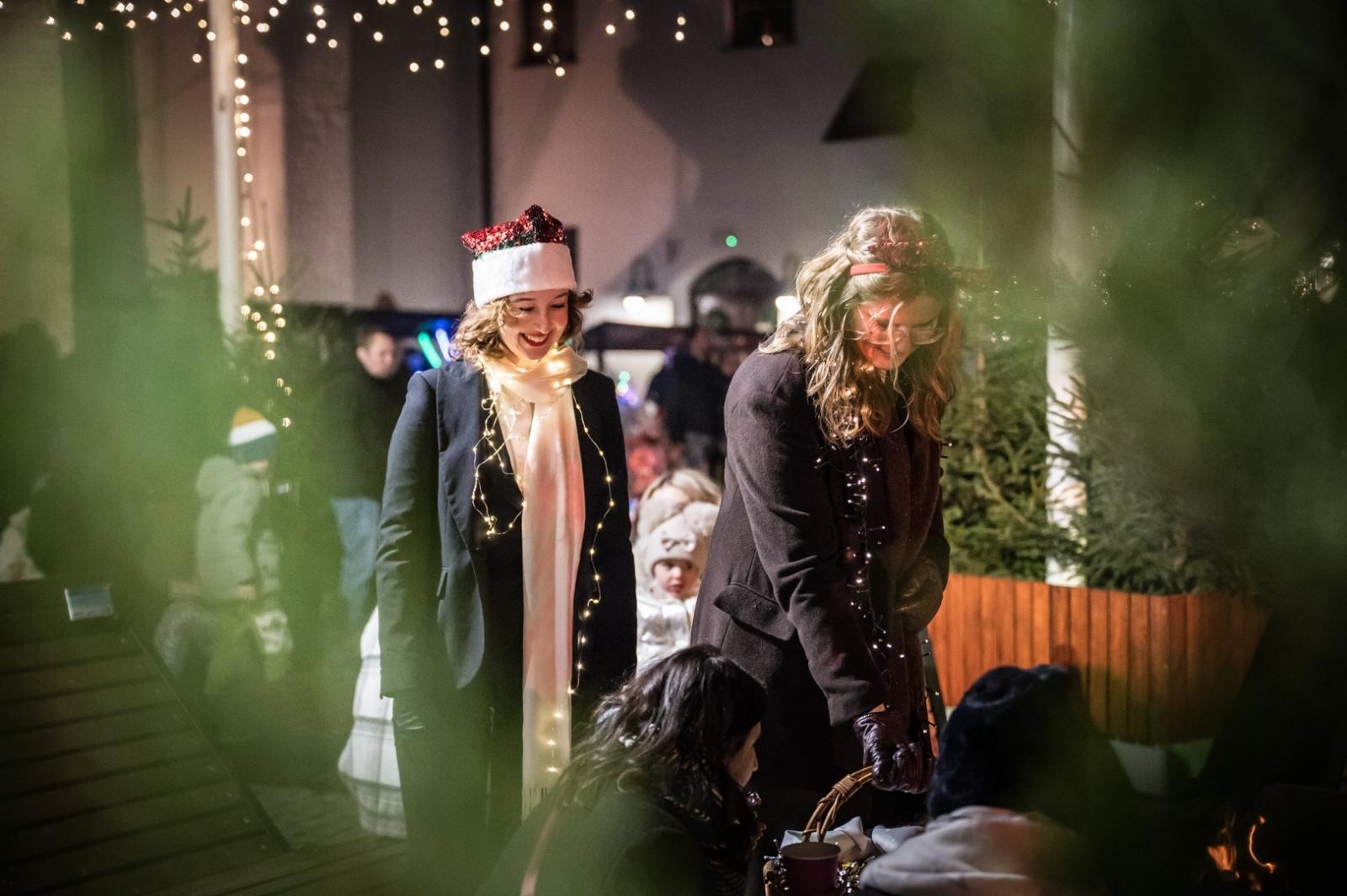 Zdjęcie w galerii na portalu naszraciborz.pl: Bajkowy zamek w świątecznej odsłonie. Sobota pełna magii, w niedzielę kolejne atrakcje [FOTO] wiadomości z regionu