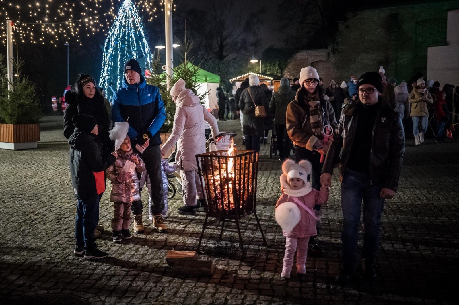Zdjęcie w galerii na portalu naszraciborz.pl: Bajkowy zamek w świątecznej odsłonie. Sobota pełna magii, w niedzielę kolejne atrakcje [FOTO] wiadomości z regionu