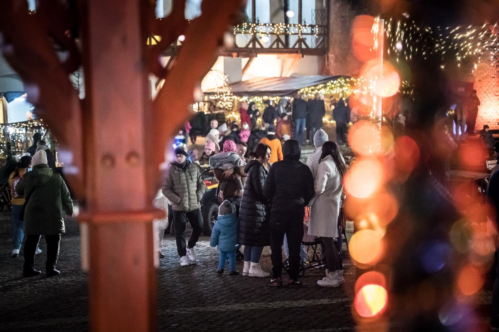 Zdjęcie w galerii na portalu naszraciborz.pl: Bajkowy zamek w świątecznej odsłonie. Sobota pełna magii, w niedzielę kolejne atrakcje [FOTO] wiadomości z regionu