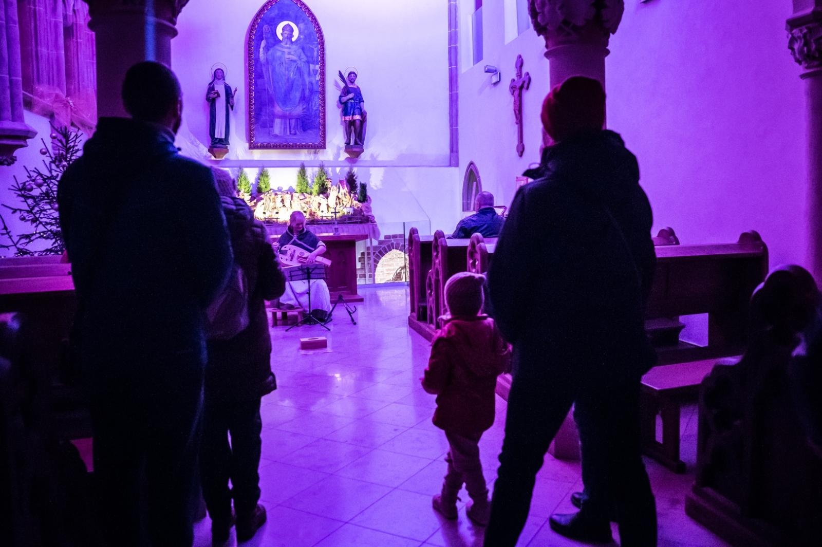 Zdjęcie w galerii na portalu naszraciborz.pl: Bajkowy zamek w świątecznej odsłonie. Sobota pełna magii, w niedzielę kolejne atrakcje [FOTO] wiadomości z regionu