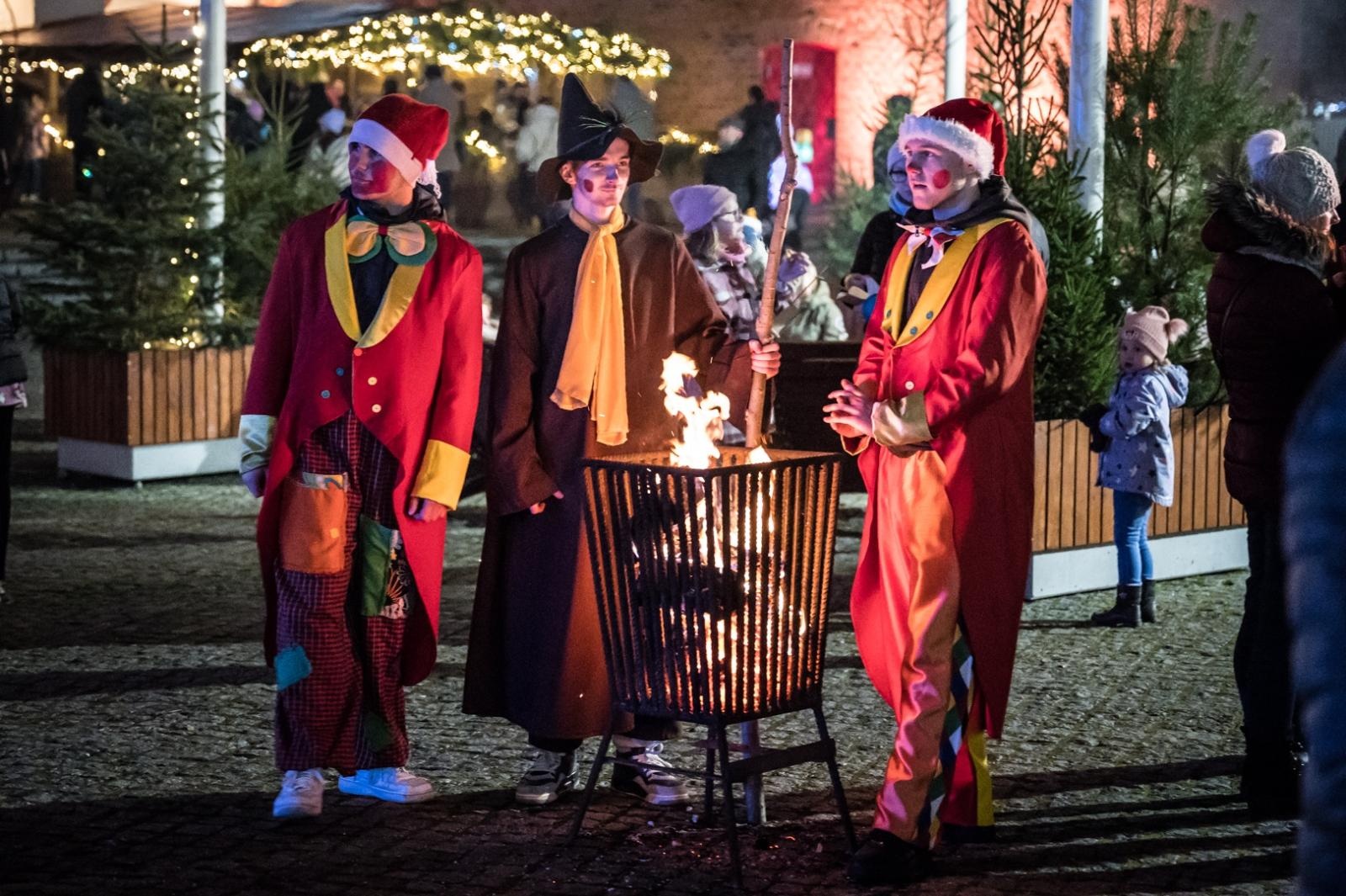 Zdjęcie w galerii na portalu naszraciborz.pl: Bajkowy zamek w świątecznej odsłonie. Sobota pełna magii, w niedzielę kolejne atrakcje [FOTO] wiadomości z regionu