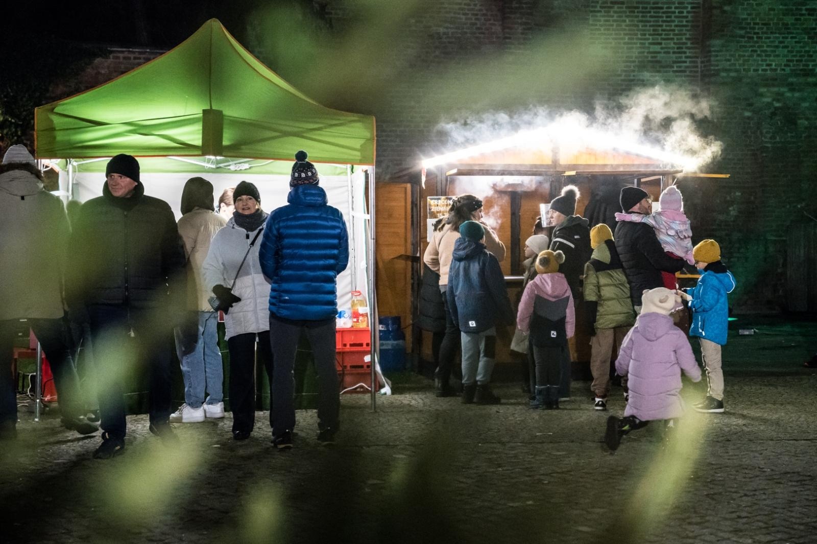 Zdjęcie w galerii na portalu naszraciborz.pl: Bajkowy zamek w świątecznej odsłonie. Sobota pełna magii, w niedzielę kolejne atrakcje [FOTO] wiadomości z regionu