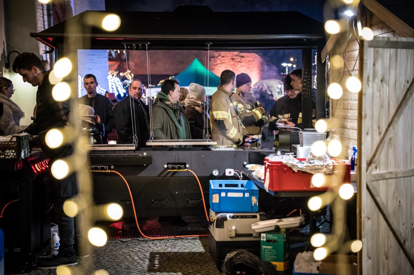 Zdjęcie w galerii na portalu naszraciborz.pl: Bajkowy zamek w świątecznej odsłonie. Sobota pełna magii, w niedzielę kolejne atrakcje [FOTO] wiadomości z regionu