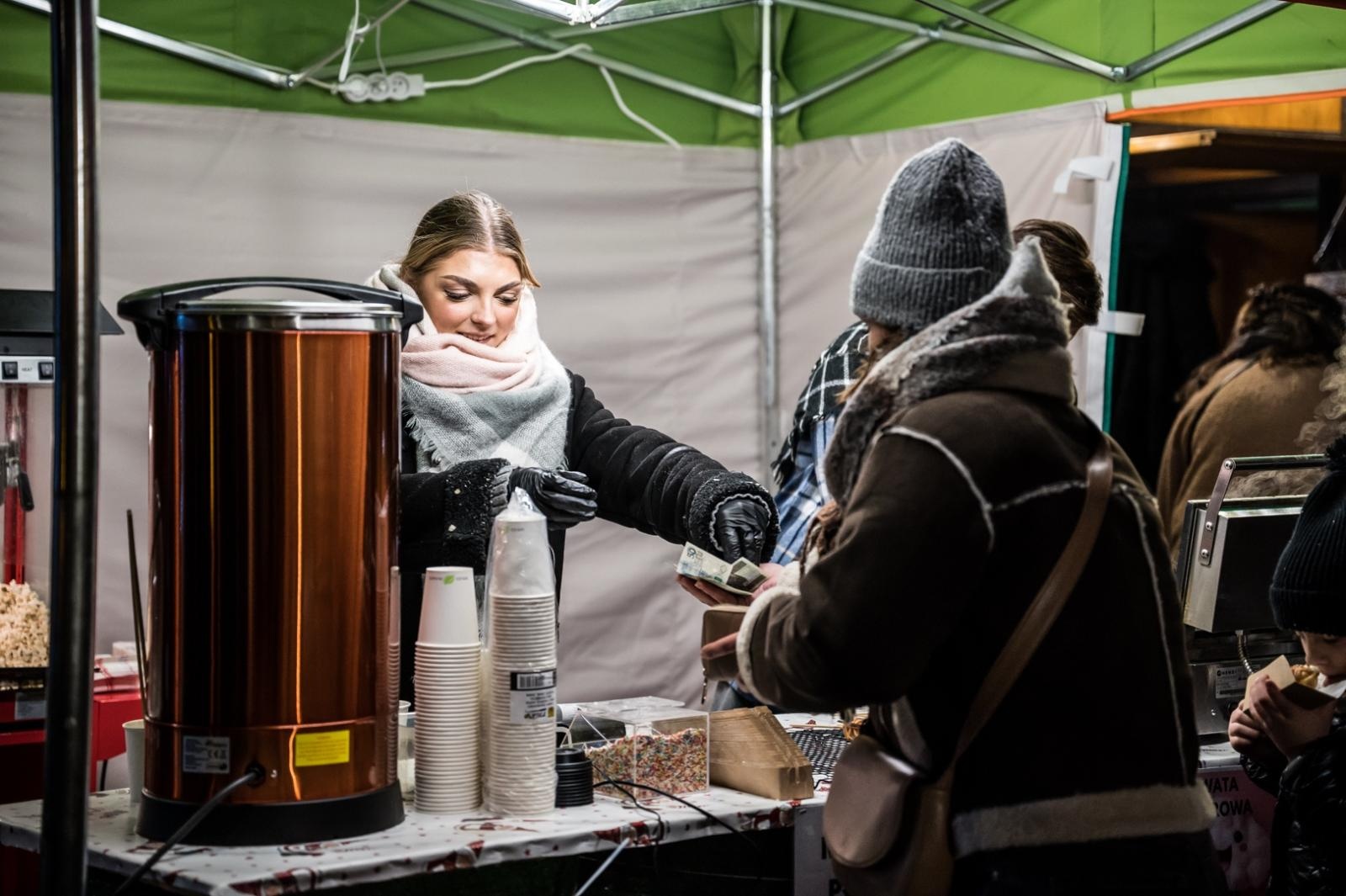 Zdjęcie w galerii na portalu naszraciborz.pl: Bajkowy zamek w świątecznej odsłonie. Sobota pełna magii, w niedzielę kolejne atrakcje [FOTO] wiadomości z regionu