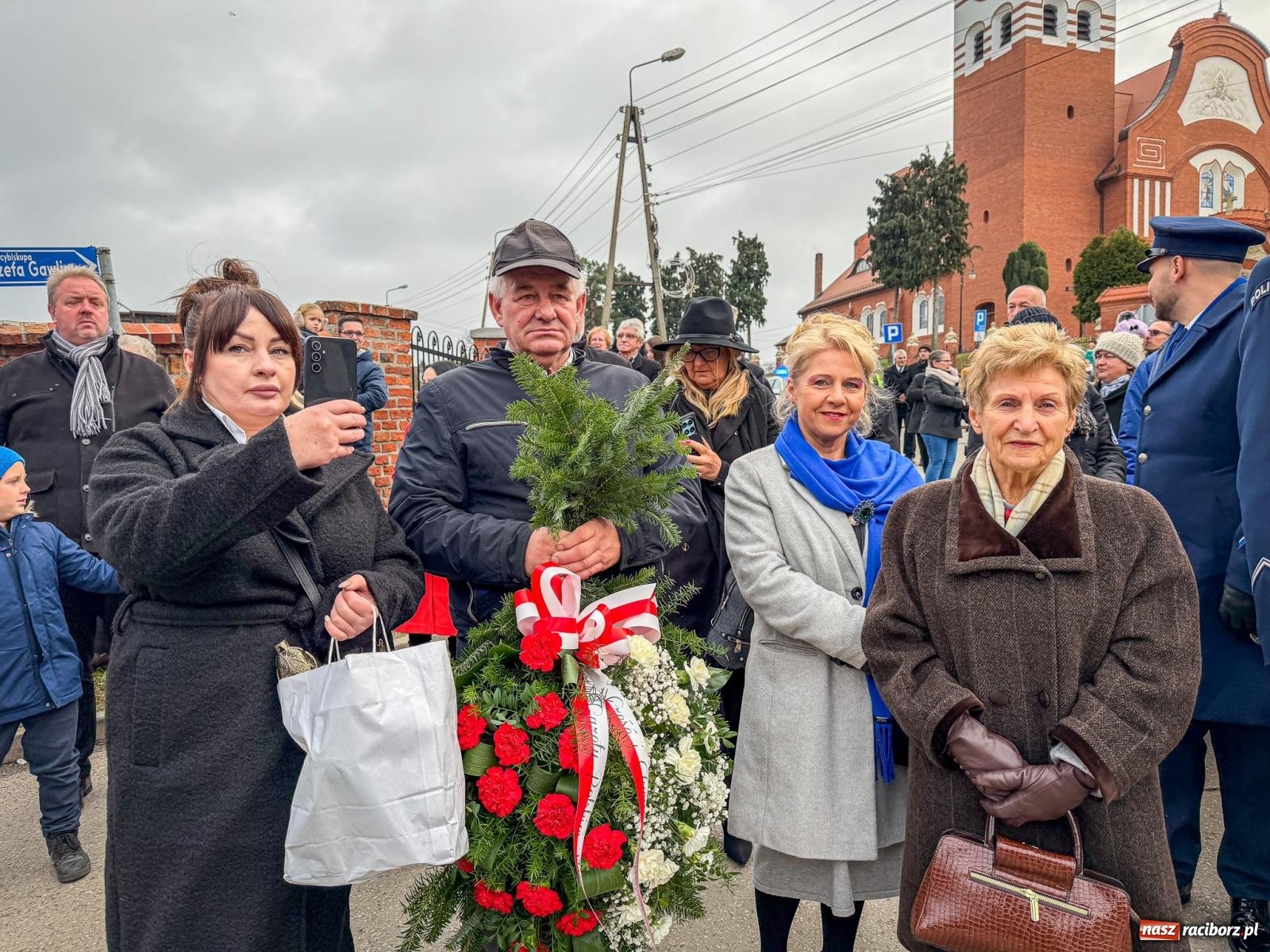 Zdjęcie w galerii na portalu naszraciborz.pl: W Brzeziu upamiętniono polskich policjantów – ofiary zbrodni katyńskiej [FOTO i WIDEO] wiadomości z regionu