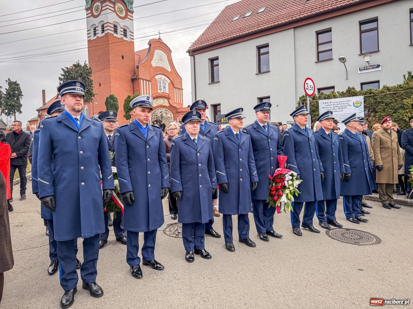 Zdjęcie w galerii na portalu naszraciborz.pl: W Brzeziu upamiętniono polskich policjantów – ofiary zbrodni katyńskiej [FOTO i WIDEO] wiadomości z regionu