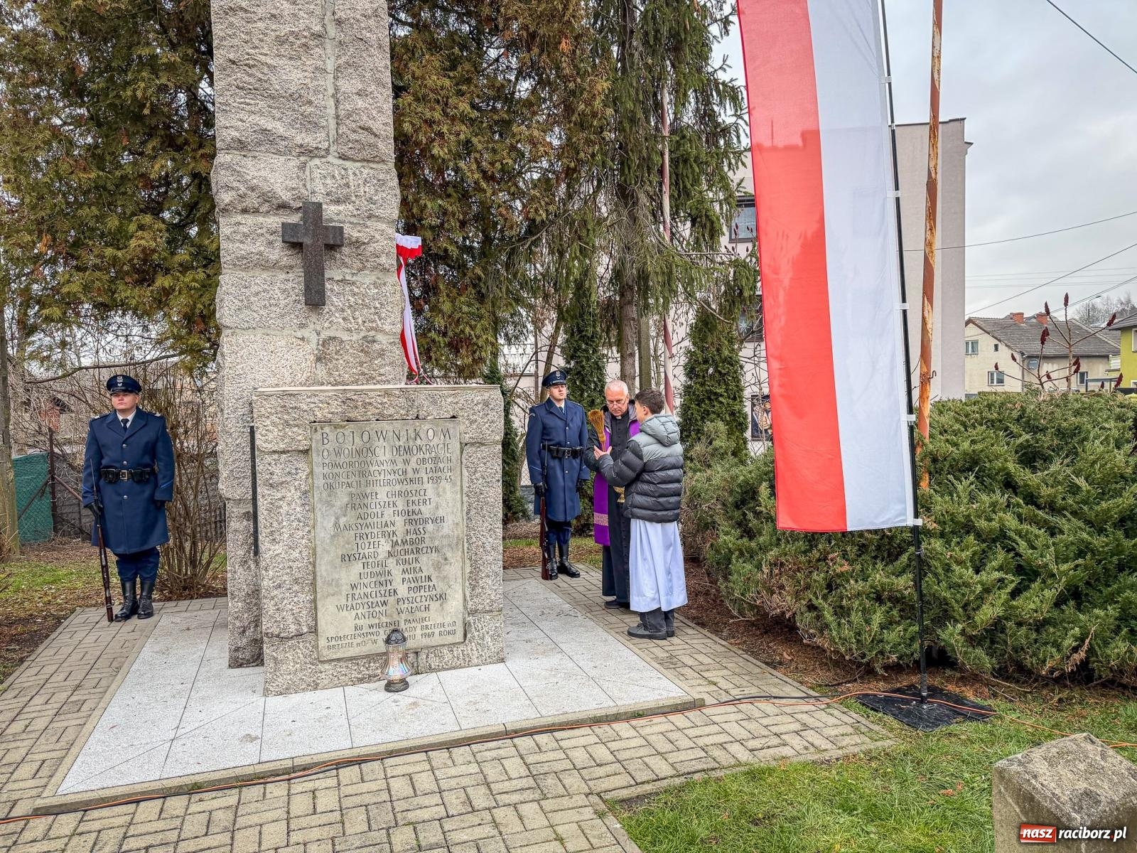 Zdjęcie w galerii na portalu naszraciborz.pl: W Brzeziu upamiętniono polskich policjantów – ofiary zbrodni katyńskiej [FOTO i WIDEO] wiadomości z regionu