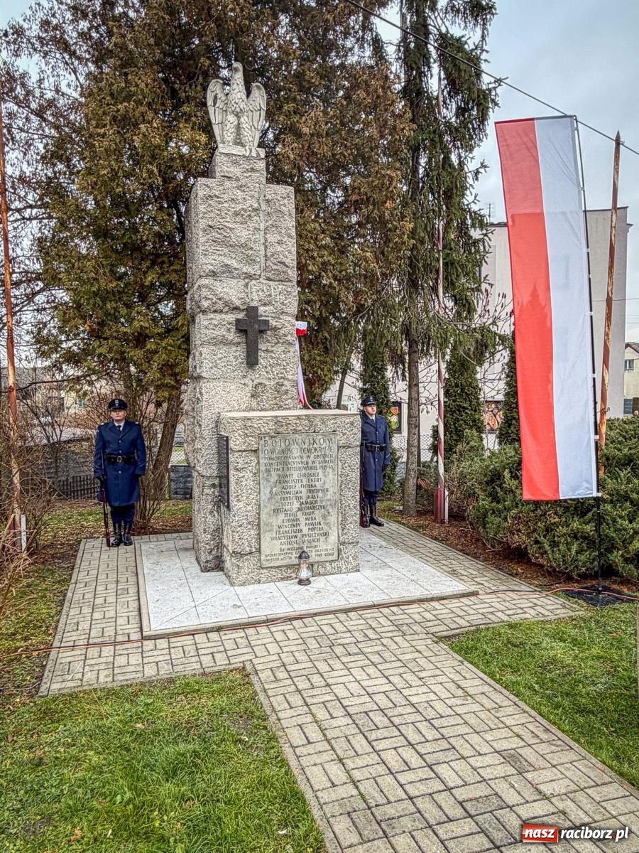 Zdjęcie w galerii na portalu naszraciborz.pl: W Brzeziu upamiętniono polskich policjantów – ofiary zbrodni katyńskiej [FOTO i WIDEO] wiadomości z regionu